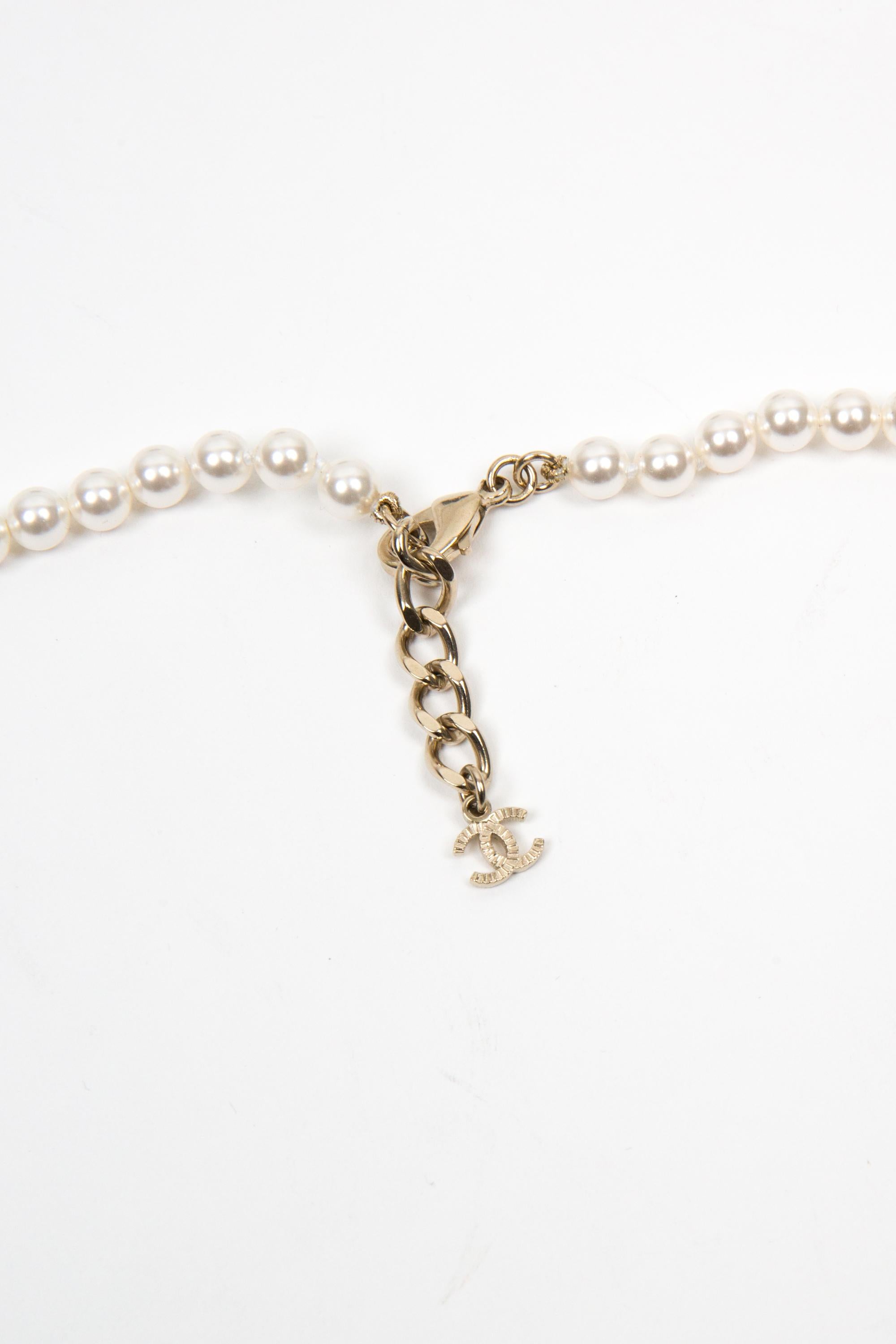 Chanel Ivory Faux Pearls Embellished Long Sautoir Necklace For Sale 1