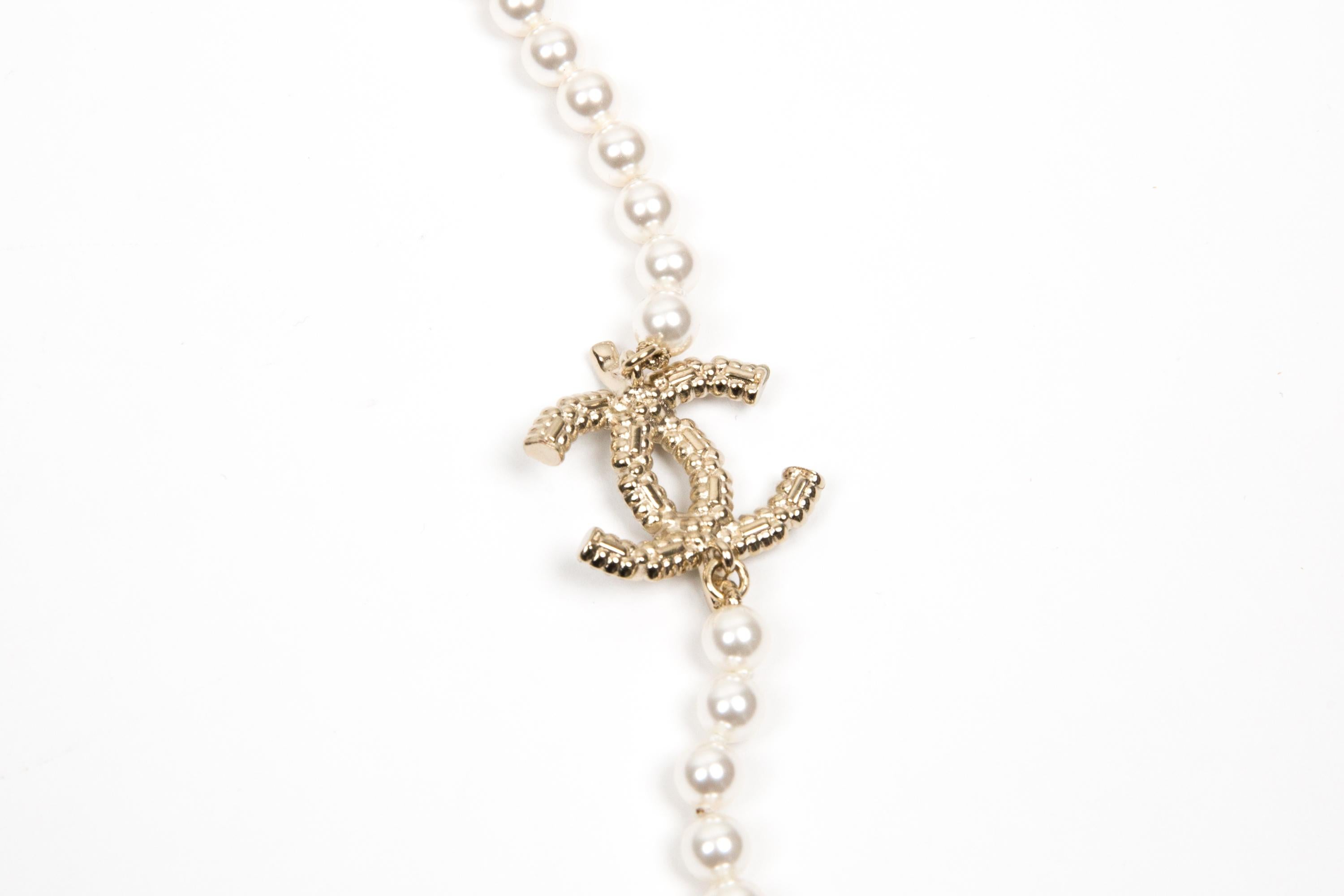 Chanel Ivory Faux Pearls Embellished Long Sautoir Necklace For Sale 2