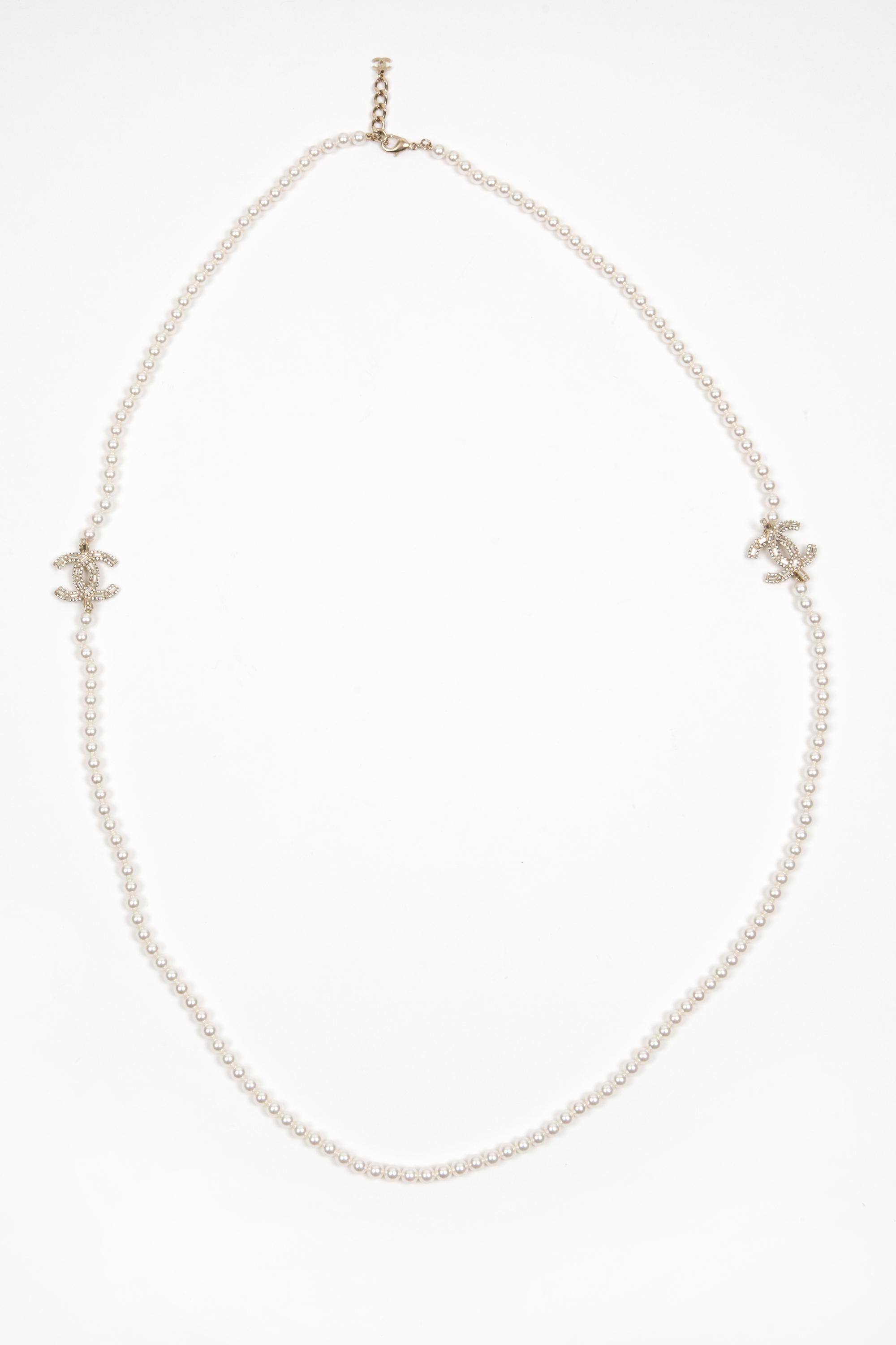 Chanel Ivory Faux Pearls Embellished Long Sautoir Necklace For Sale 3