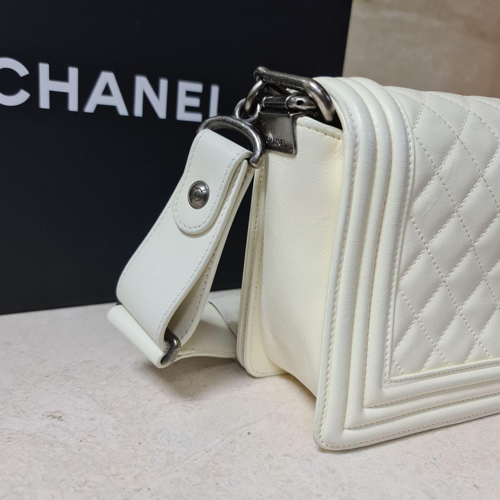 chanel stingray boy bag