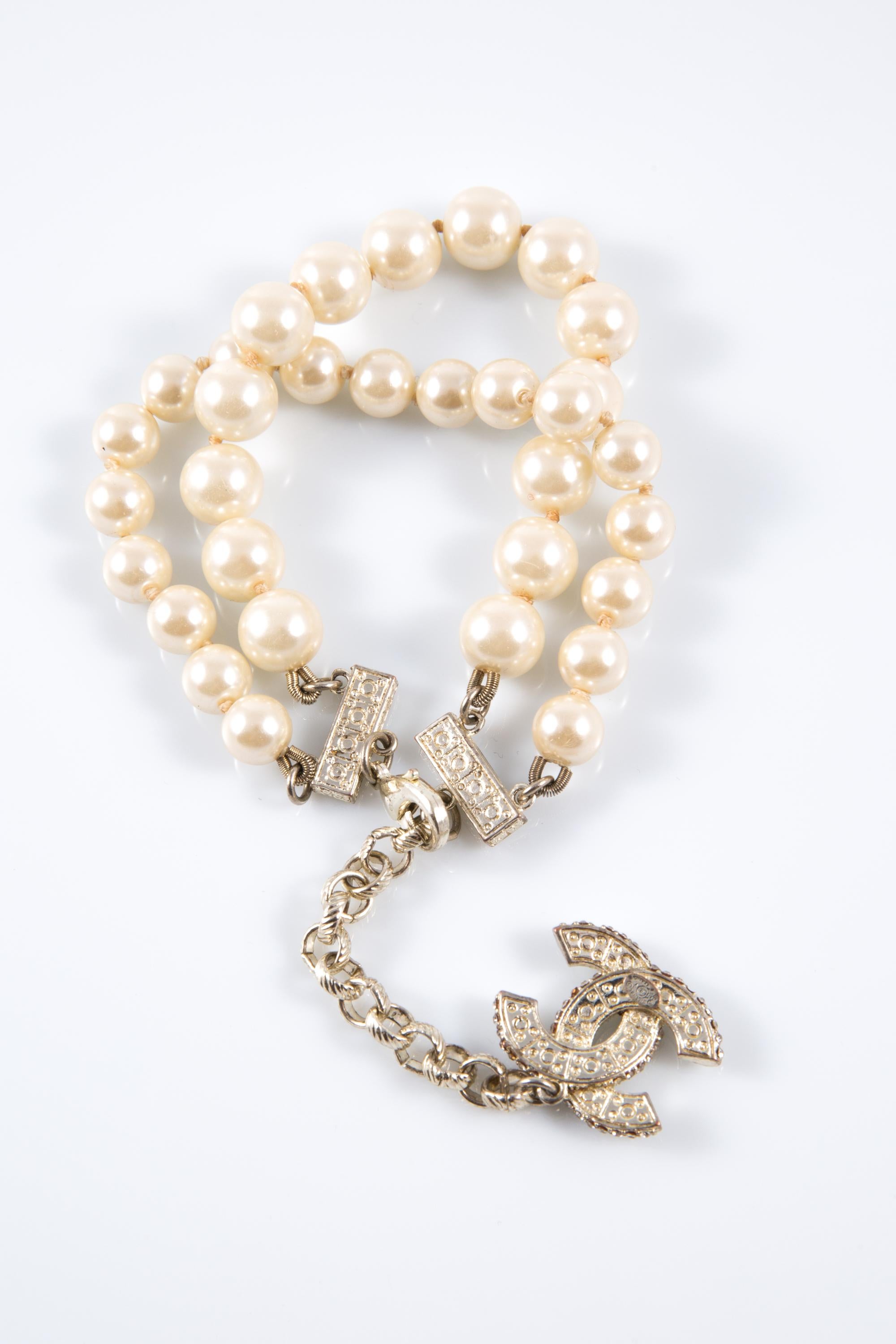 Donna Bracciale CC Chanel avorio con perle finte grandi in vendita