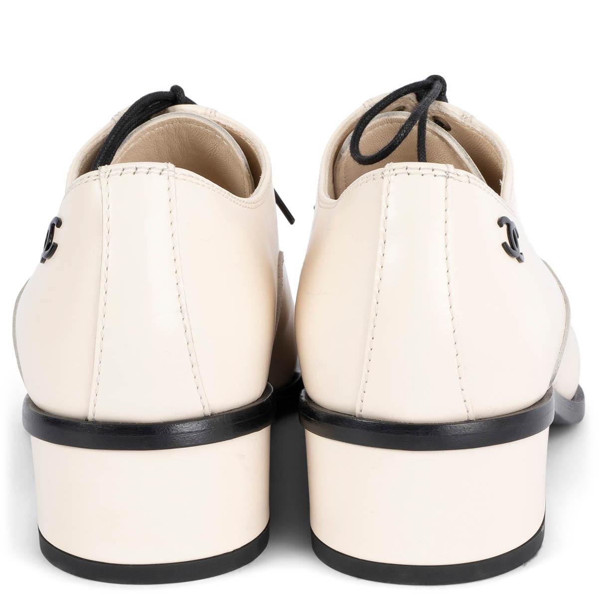 Blanc Chaussures plates CHANEL en cuir ivoire 2022 22S LACE UP BLOCK HEEL DERBIES 37
