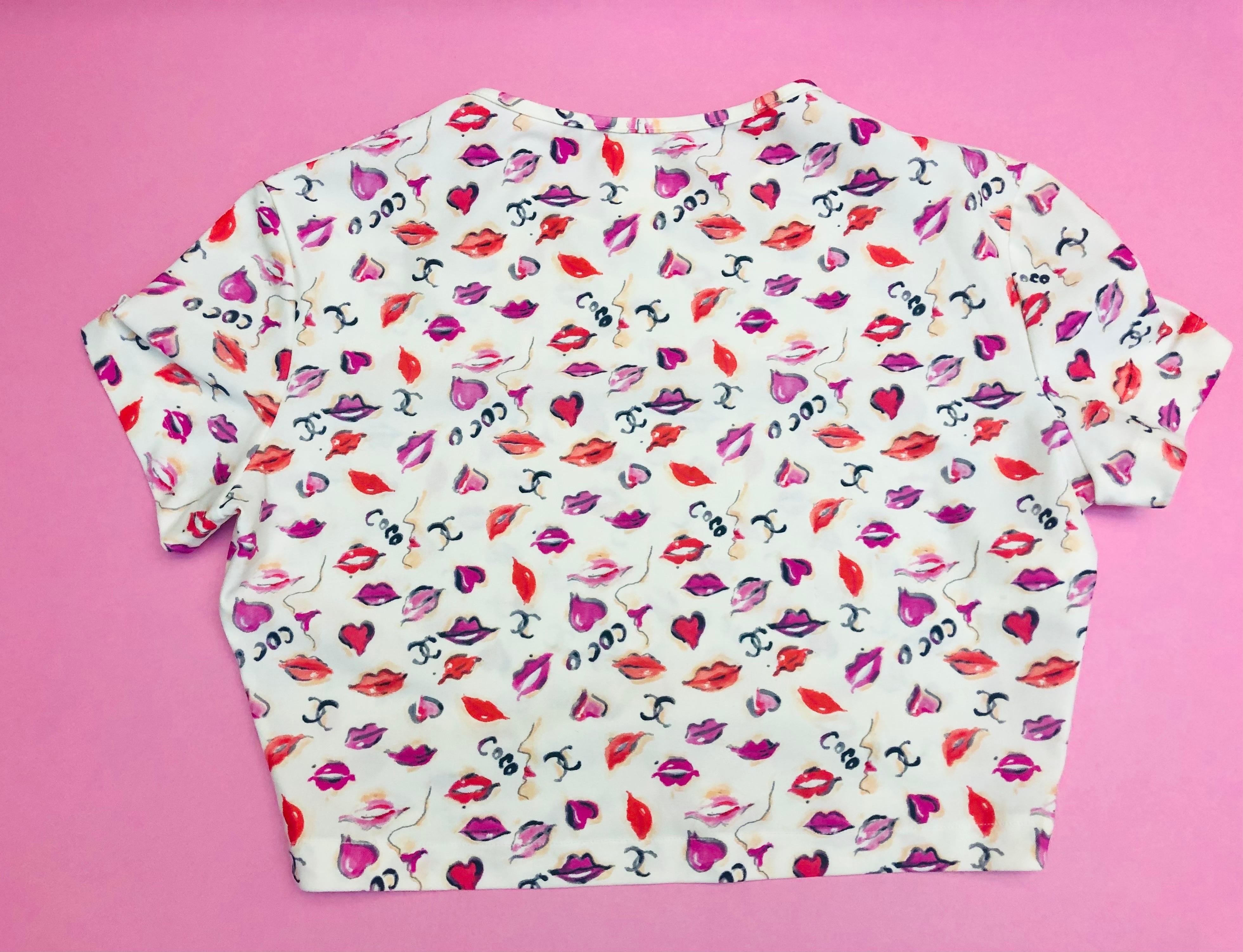 White Chanel Ivory lips, hearts and interlocking CC logos throughout print cropped top For Sale