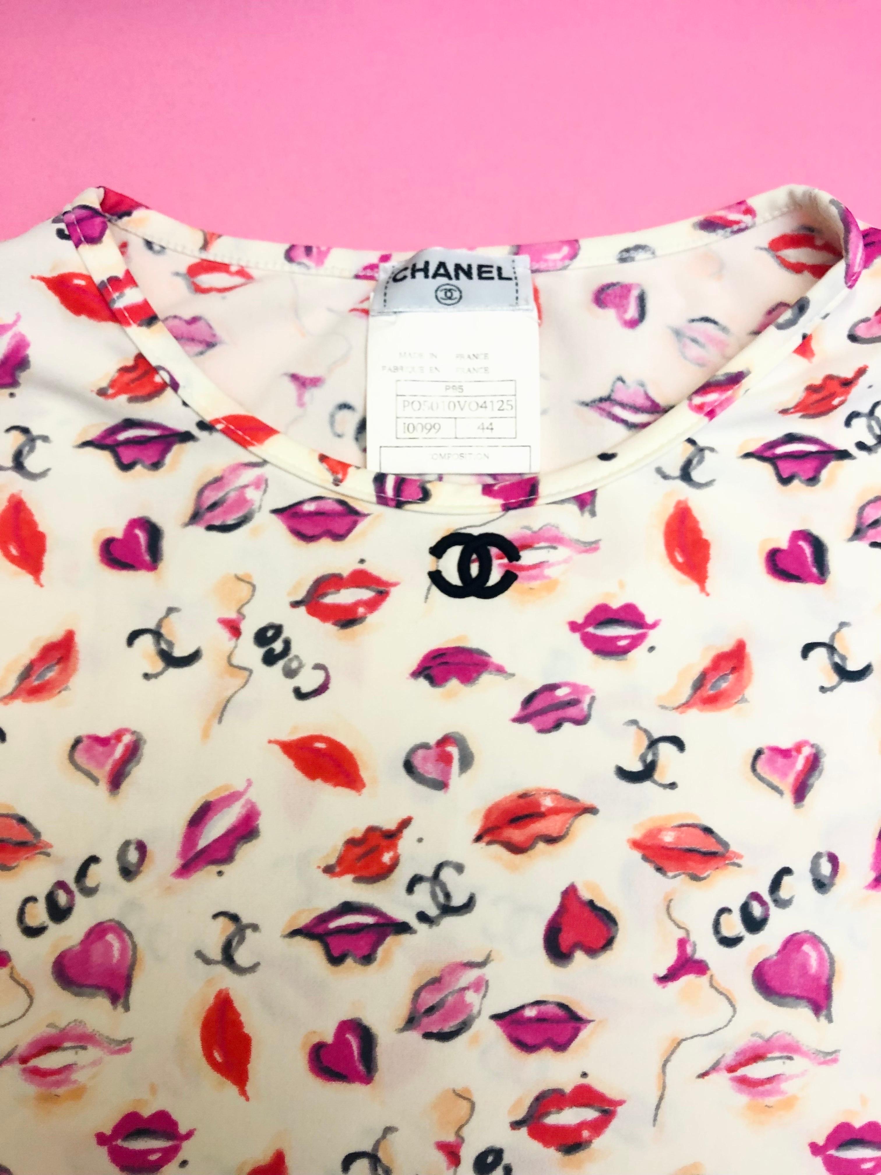 Chanel Ivory lips, hearts and interlocking CC logos throughout print cropped top In Excellent Condition For Sale In Sheung Wan, HK
