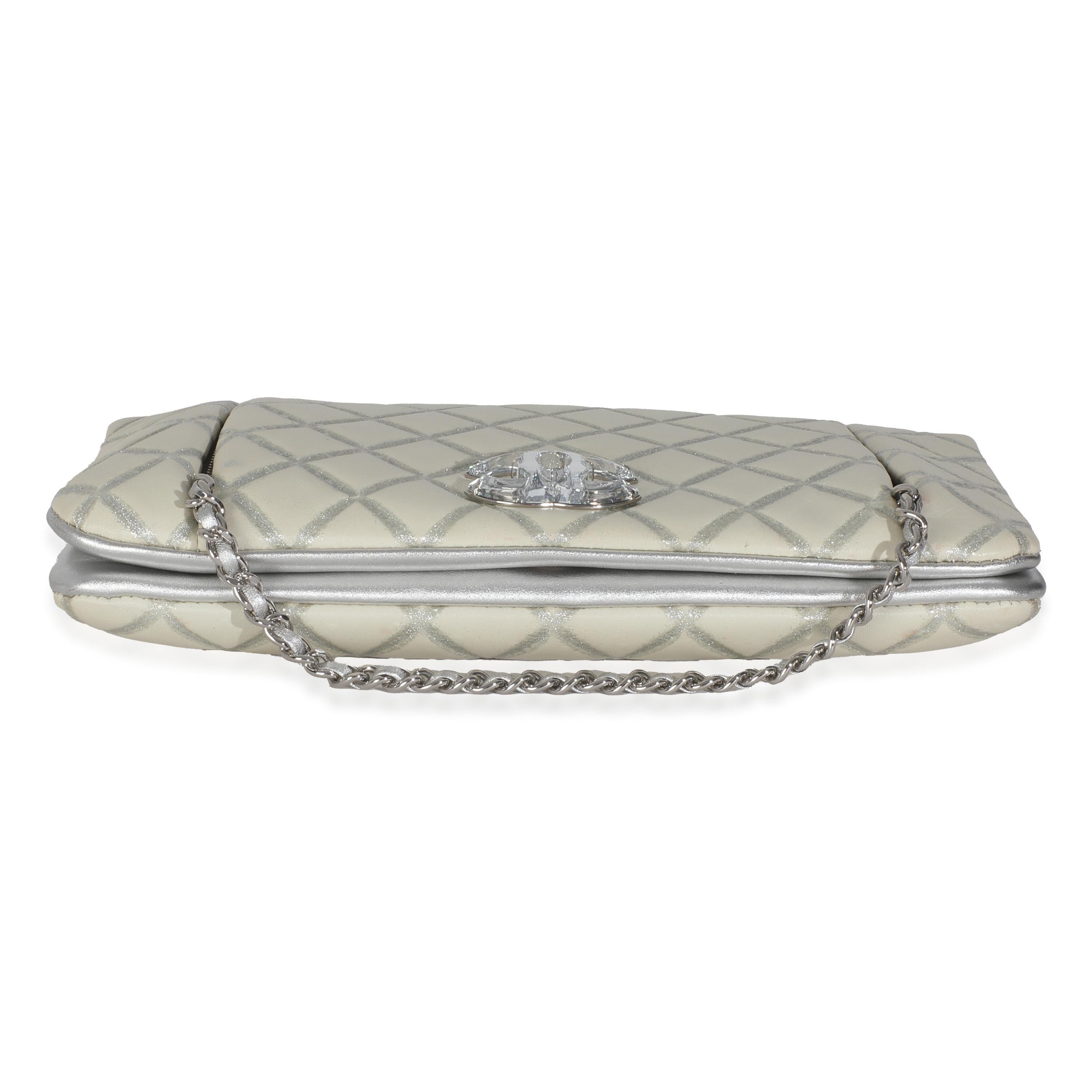 Chanel Ivory Metallic Distressed Lambskin Quilted CC Flap Bag im Zustand „Gut“ im Angebot in New York, NY