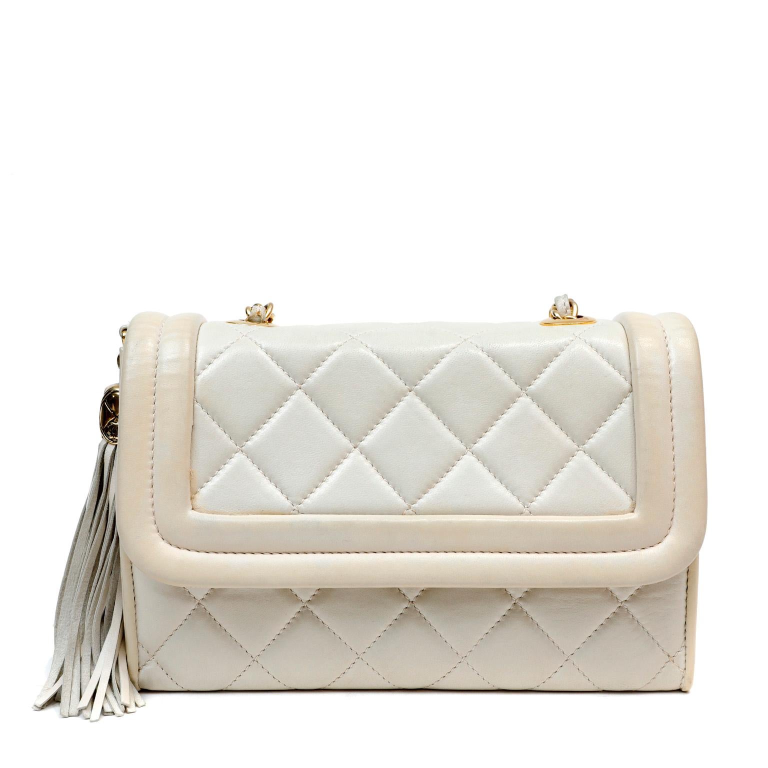 Chanel Ivory Quilted Lambskin Vintage Flap Bag In Good Condition For Sale In Palm Beach, FL