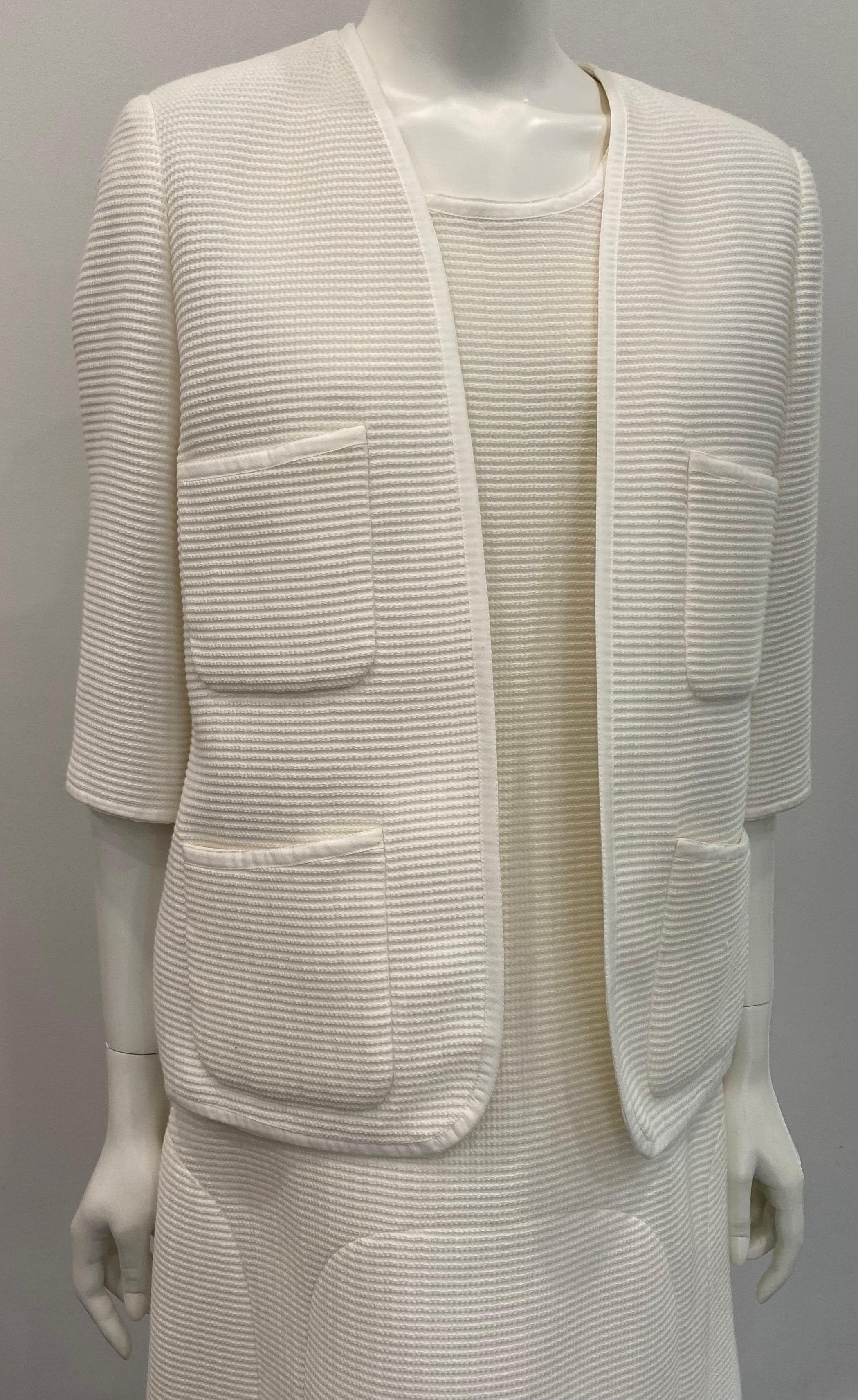 Chanel Ivory Ribbed Cotton Sleeveless Shift Dress with Jacket - Sz 42 In Good Condition For Sale In West Palm Beach, FL