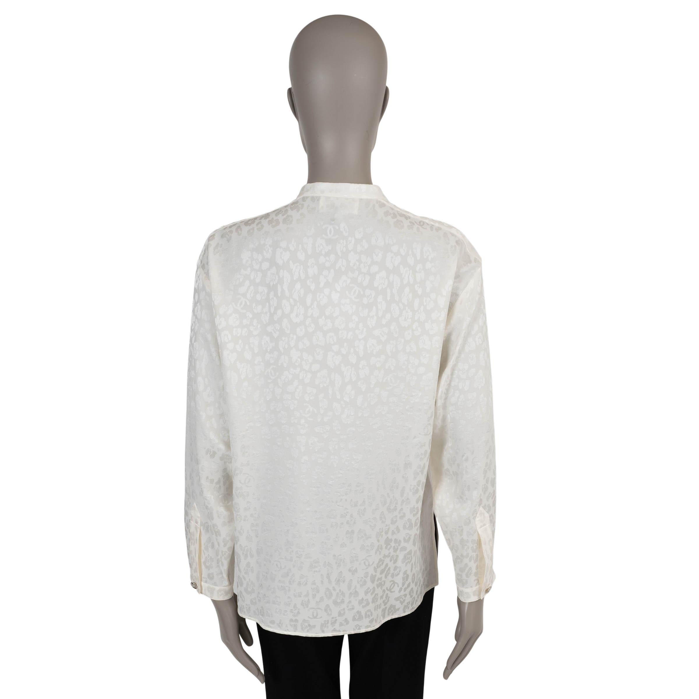 Gray CHANEL ivory silk 23A DAKAR LEOPARD JACQUARD BOW Shirt 40 M For Sale