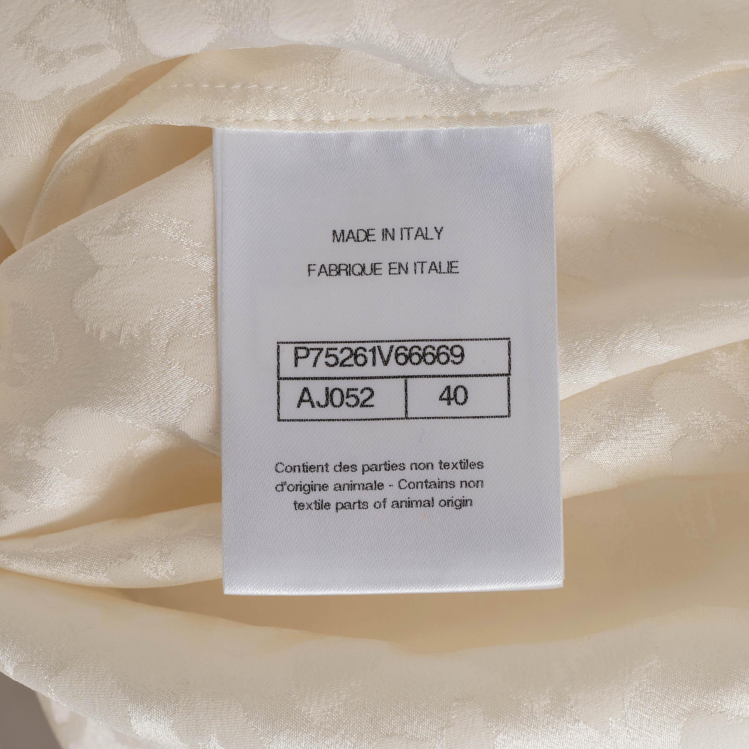 CHANEL ivory silk 23A DAKAR LEOPARD JACQUARD BOW Shirt 40 M For Sale 4