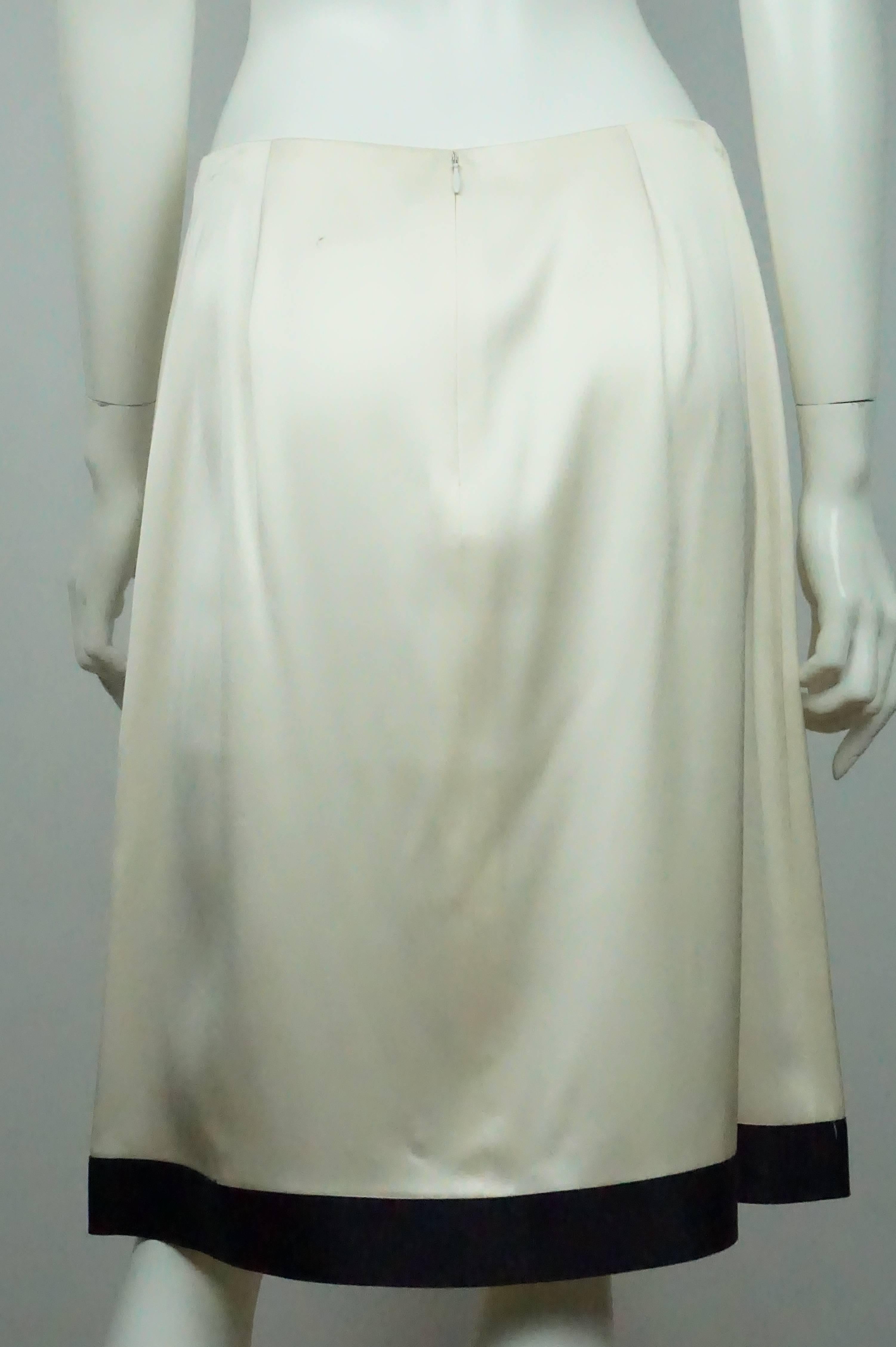 Chanel Falda de Seda Marfil con Ribetes Negros en Bueno estado para la venta en West Palm Beach, FL
