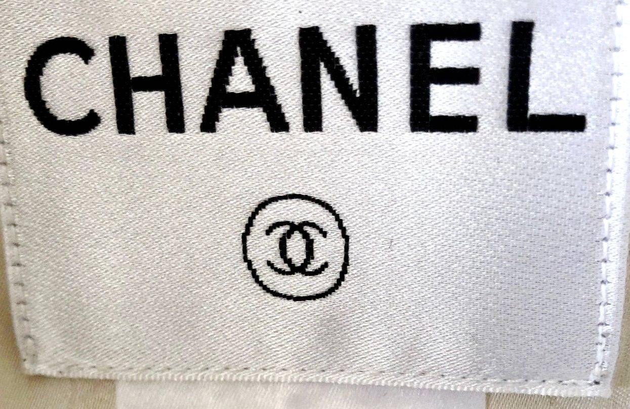 Women's Chanel Artist Ivory Tweed Embroidered Sequins CC Logo Button Jacket Skirt Suit