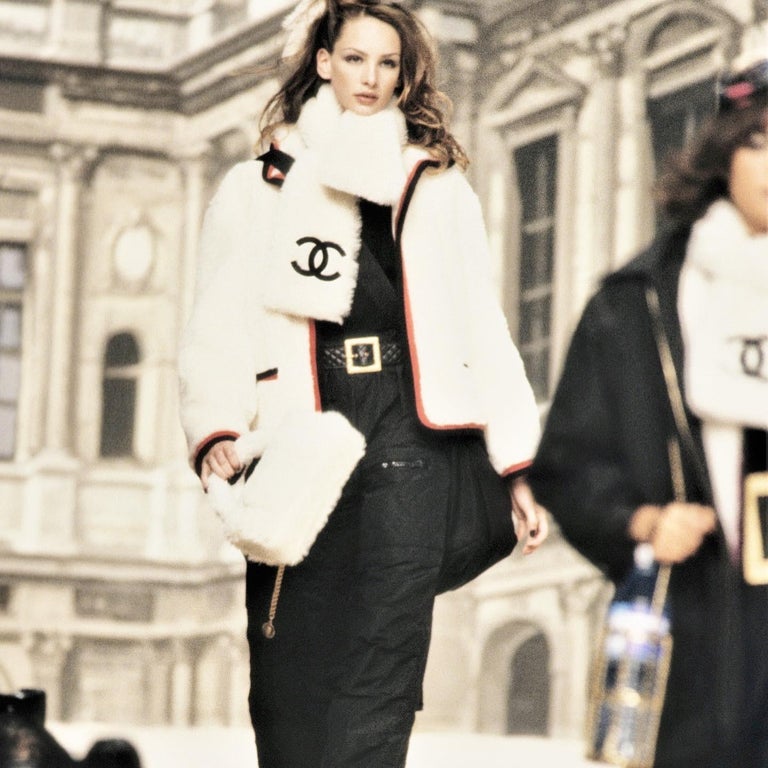 Chanel Ivory White Alpaca Cotton Blend  Black/Red Contrast Trim Jacket  For Sale 2
