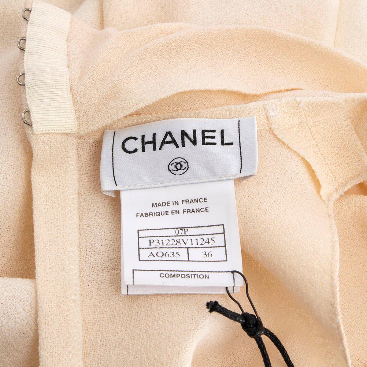 CHANEL ivory wool 2007 07P SLEEVELESS TURTLENECK Blouse Shirt 36 XS For Sale 4
