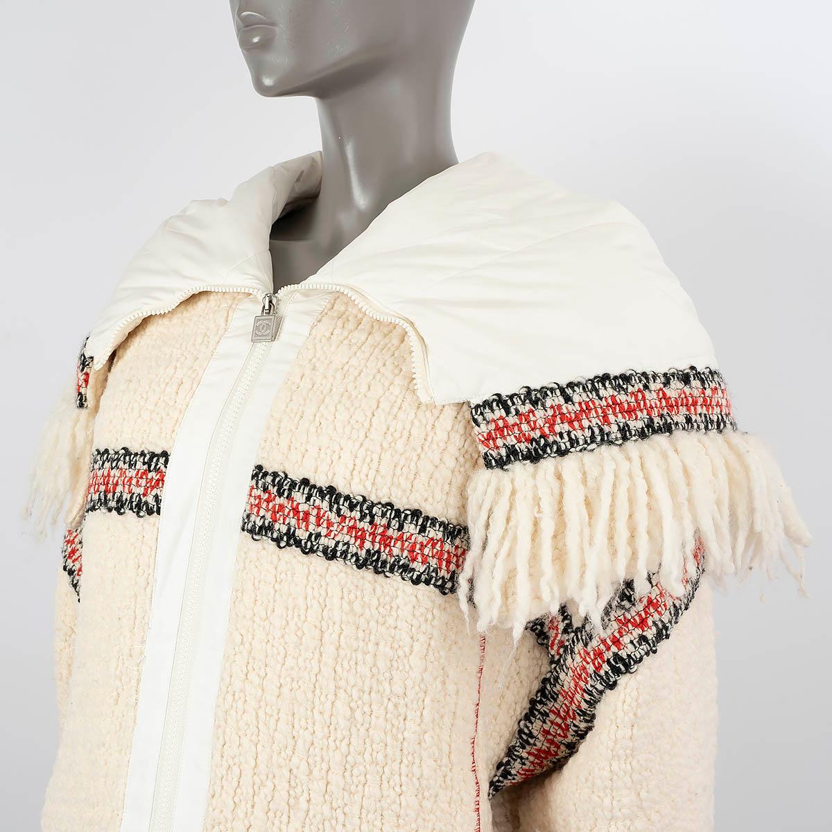 CHANEL ivory wool 2008 08A FRINGED TWEED PUFFER Jacket 36 XS For Sale 2