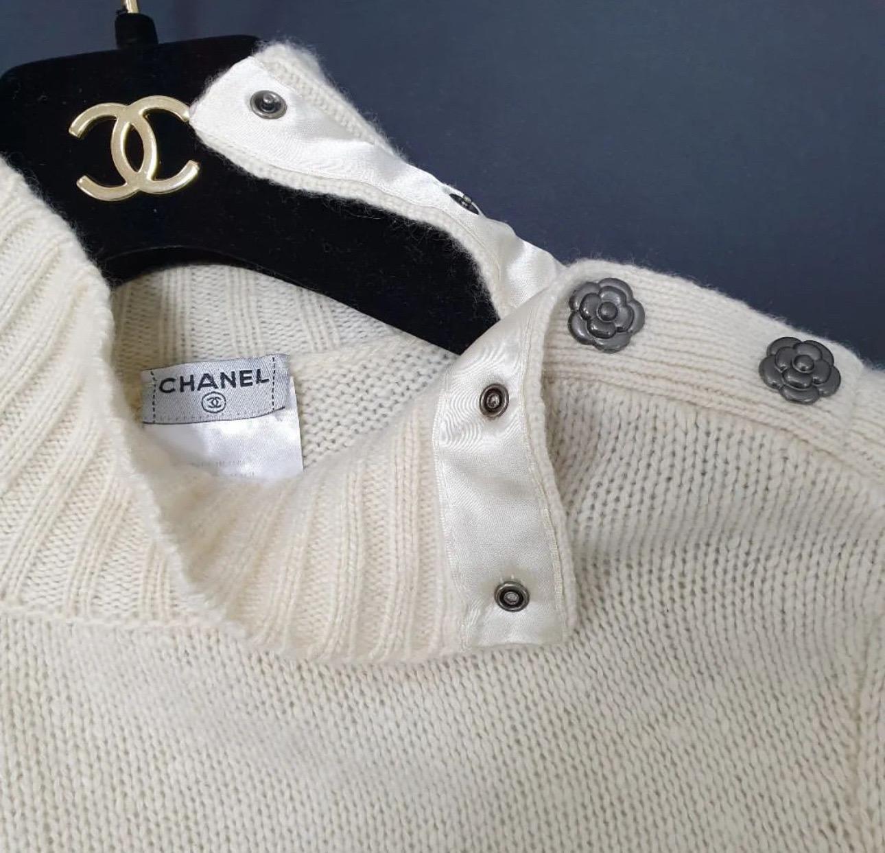 Chanel Ivory Wool Camellia Buttons Sweater  For Sale 2