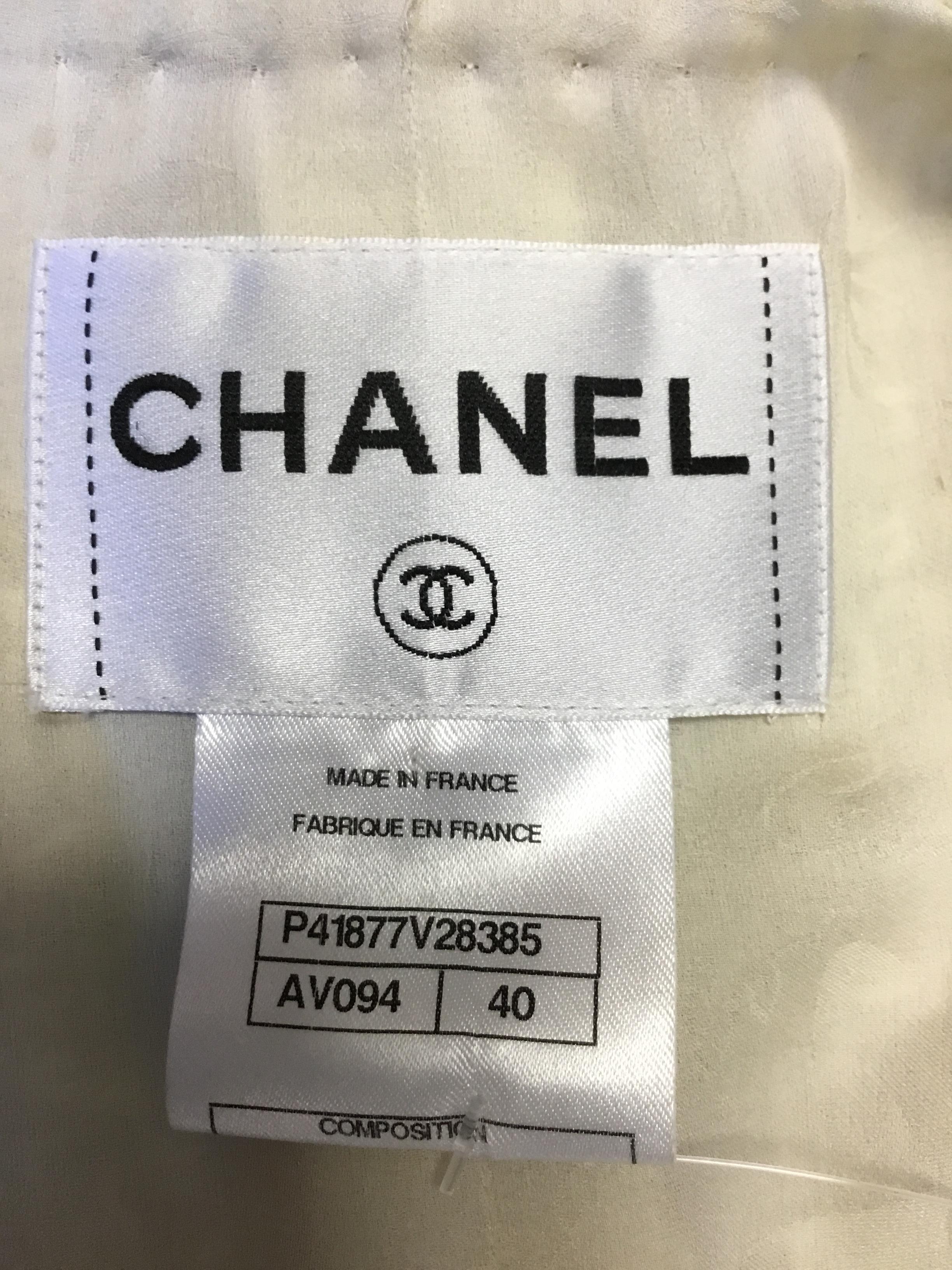 Chanel Ivory Wool Jacket With Chain Trim For Sale 3