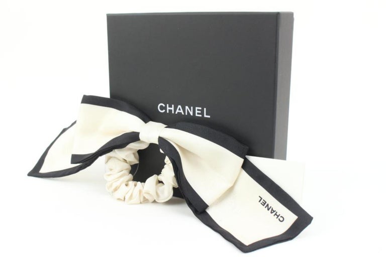 NEW 100%AUTH Chanel 21S White/Black 100% Silk Scrunchie with Slim Scarf