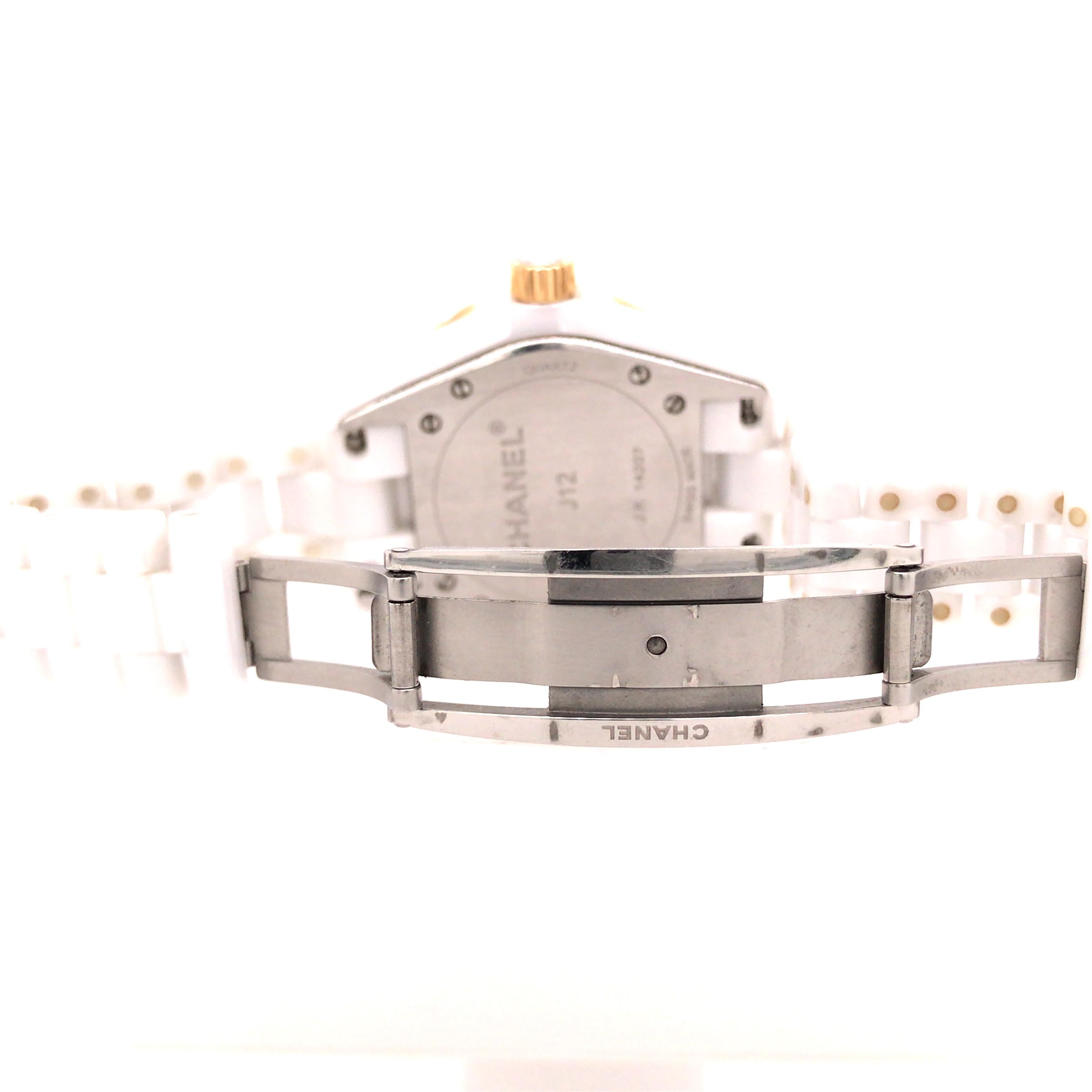 Chanel J12 Uhr aus weißer Keramik und 18 Karat Gelbgold mit Diamantindexen Damen