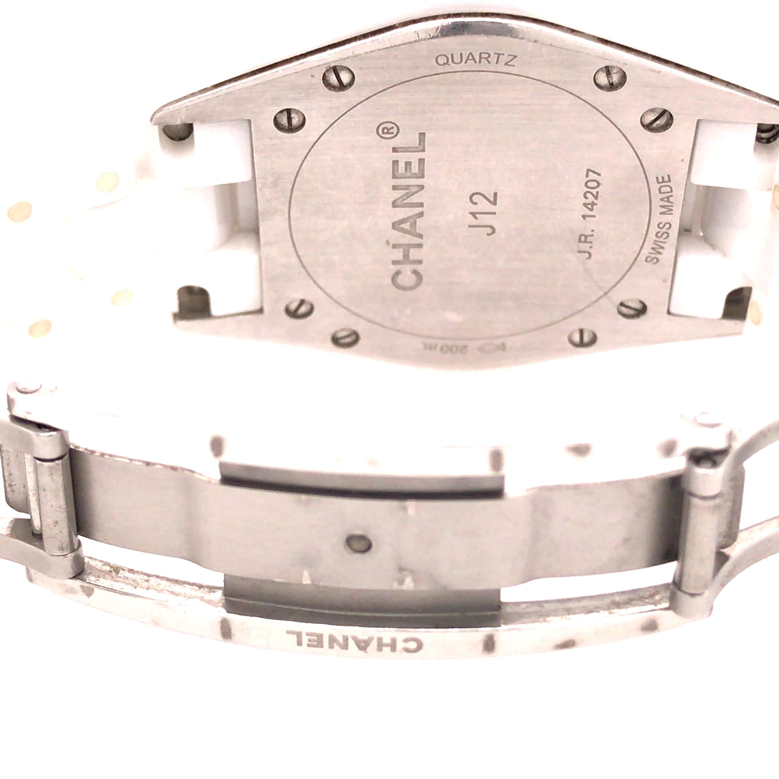 Chanel J12 Uhr aus weißer Keramik und 18 Karat Gelbgold mit Diamantindexen 1