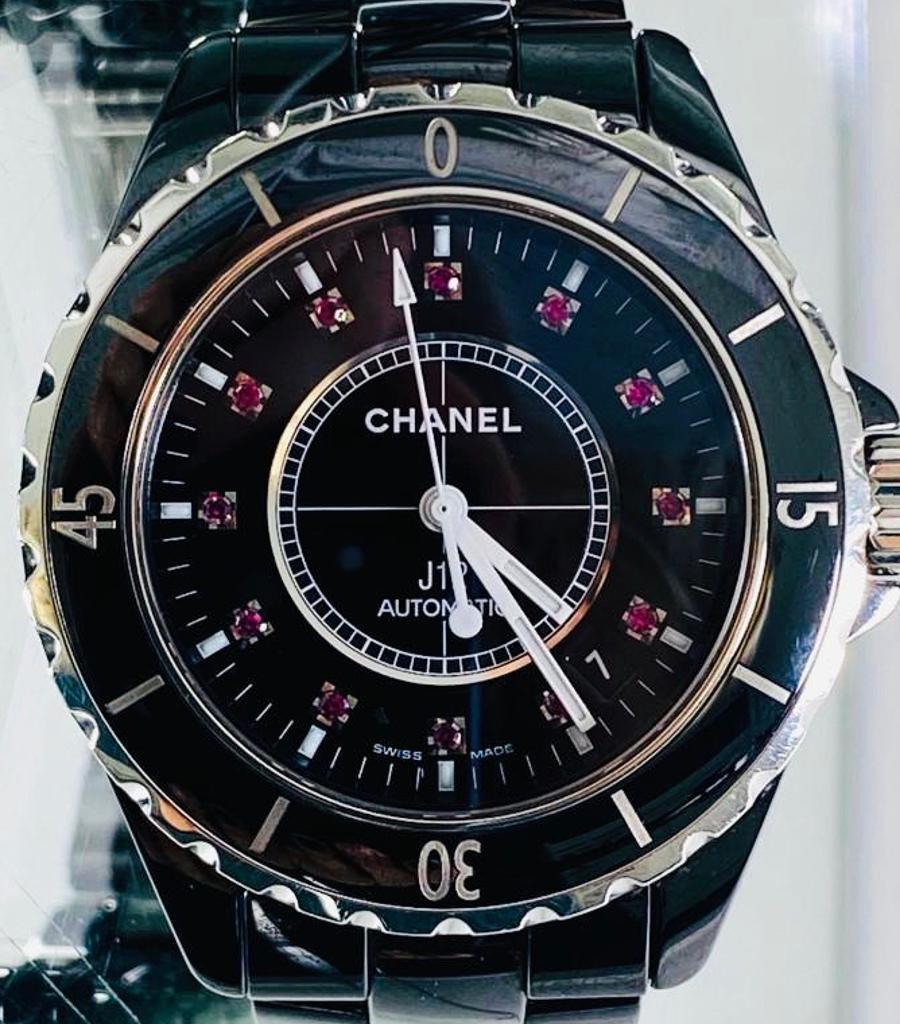 Reloj Chanel J12 Automático Esfera Rubí Moderno