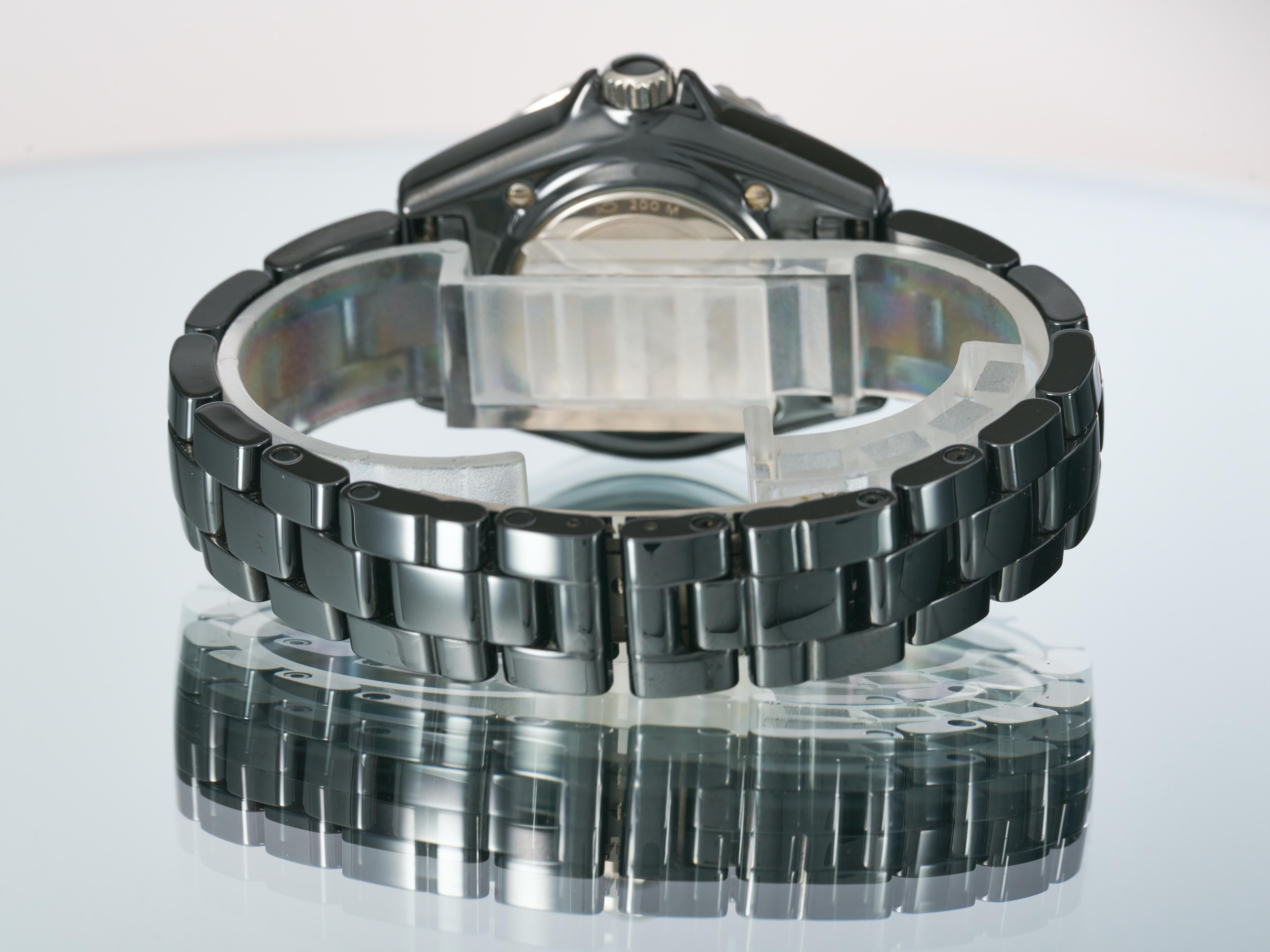 Chanel J12, 33 mm, Electro H7121, édition limitée, quartz arc-en-ciel en vente 5