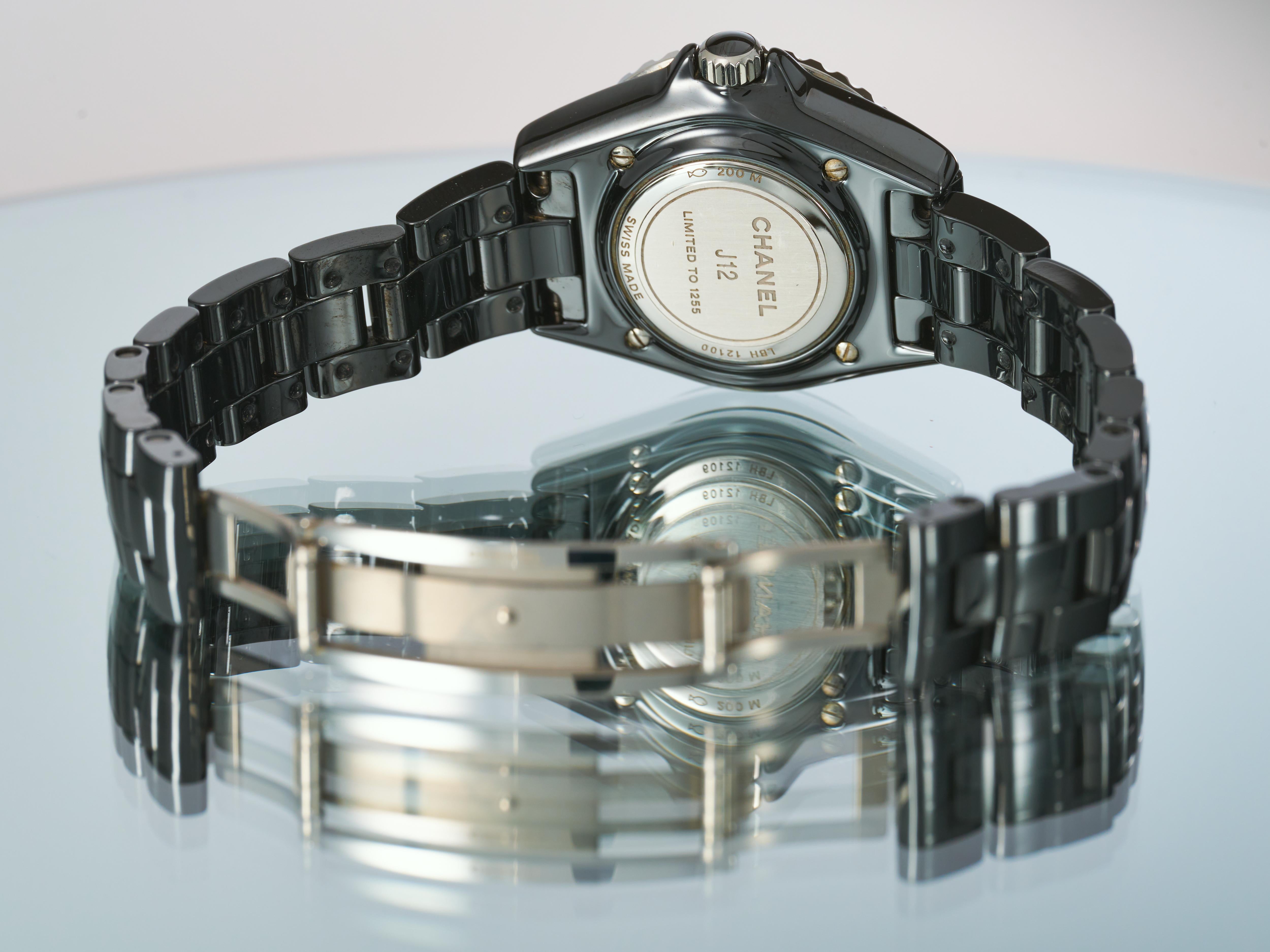 Chanel J12, 33 mm, Electro H7121, édition limitée, quartz arc-en-ciel en vente 7