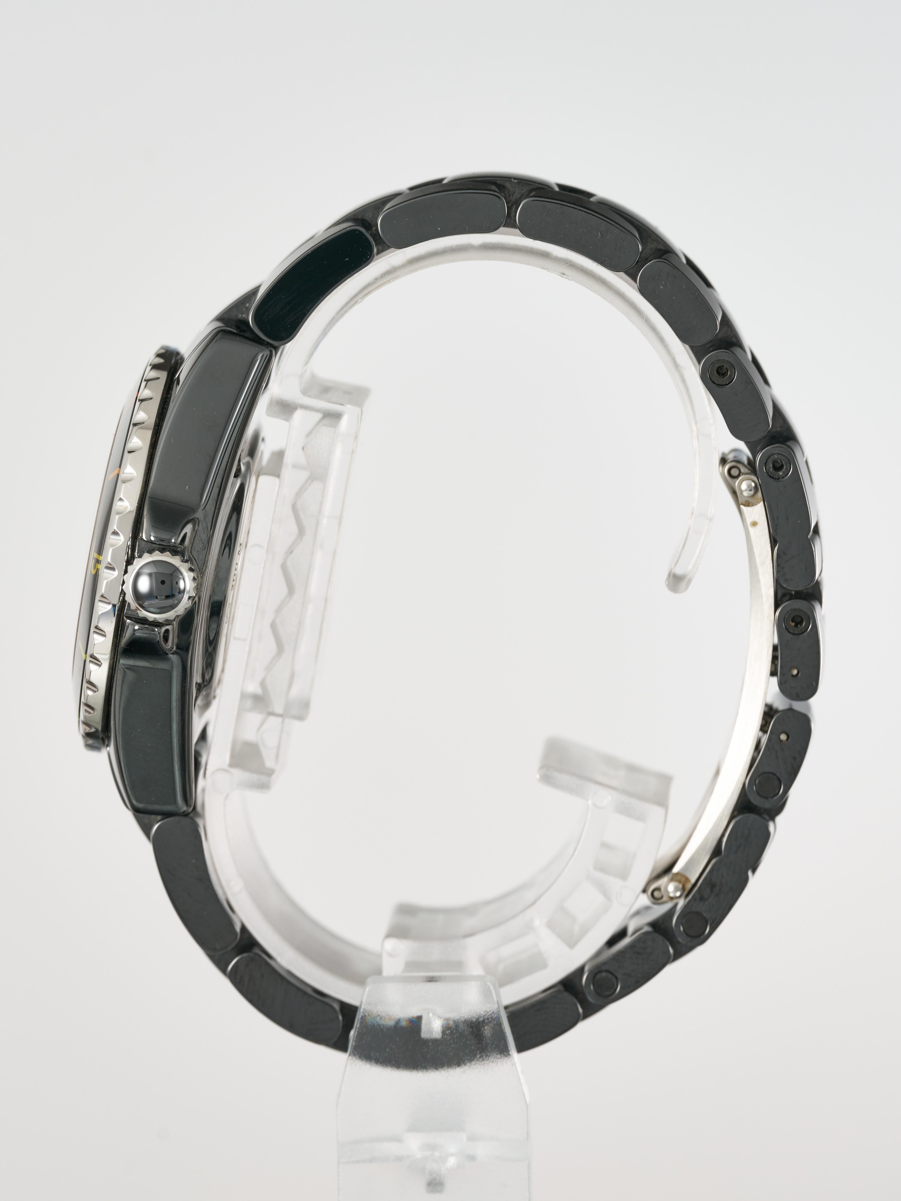 Chanel J12, 33 mm, Electro H7121, édition limitée, quartz arc-en-ciel en vente 2