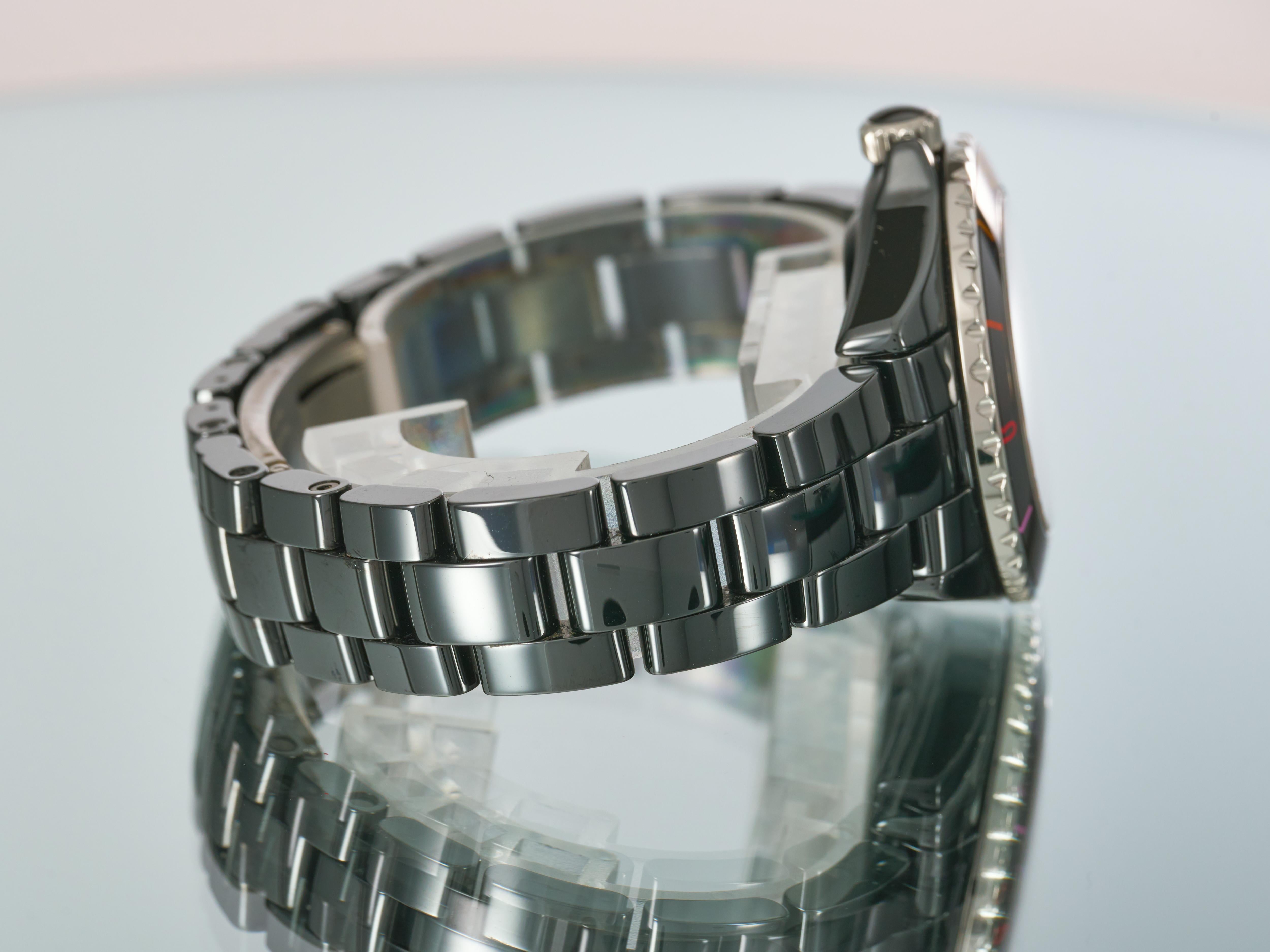Chanel J12, 33 mm, Electro H7121, édition limitée, quartz arc-en-ciel en vente 4