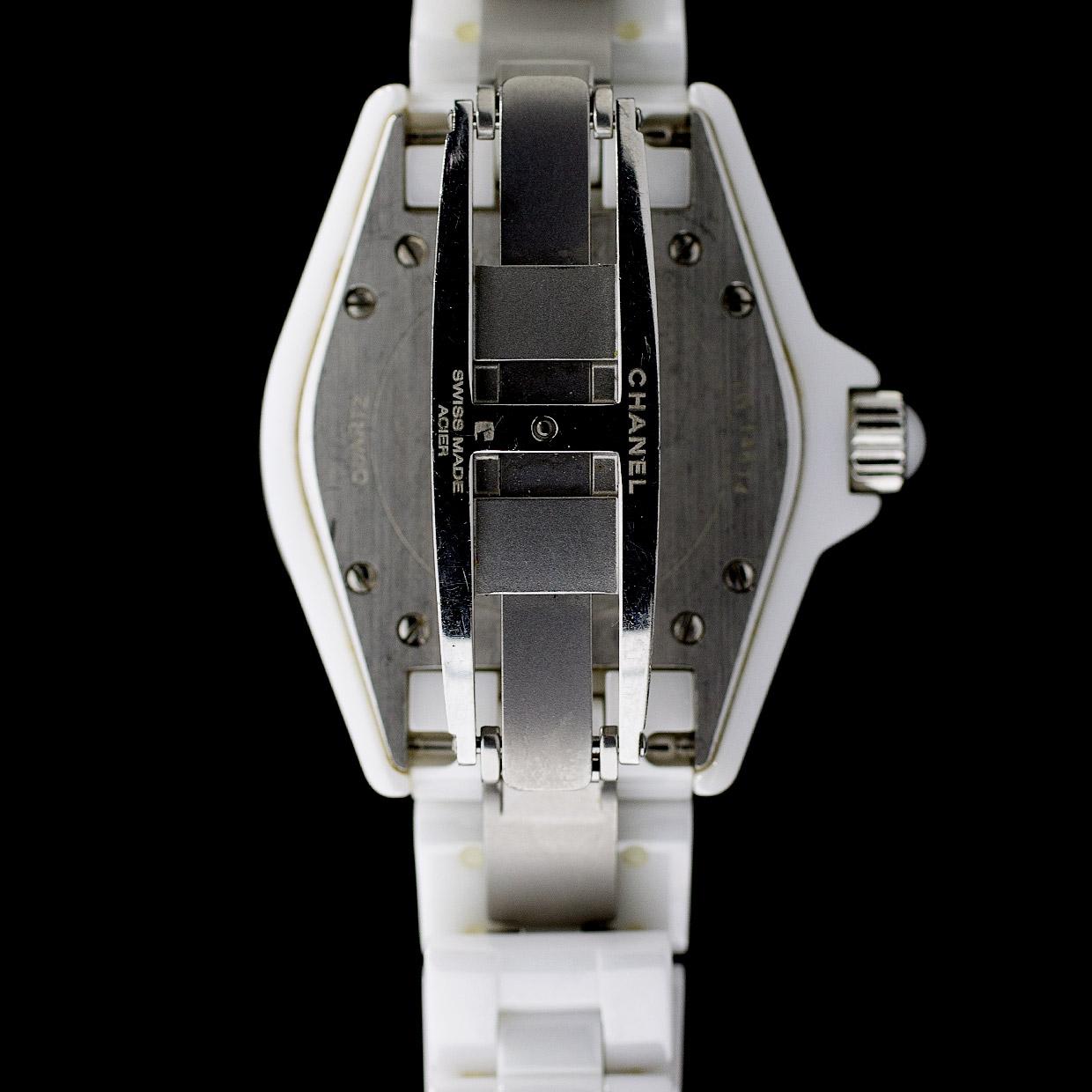 Dettagli dell'articolo:

Vendita al dettaglio stimata - $4.700,00
Marchio - Chanel
Collection'S - J12
Materiale della cassa - Ceramica e acciaio inossidabile
Genere - Donne
MPN - H0968
Movimento - Batteria al quarzo
Colore del viso - Whiting
Tipo di