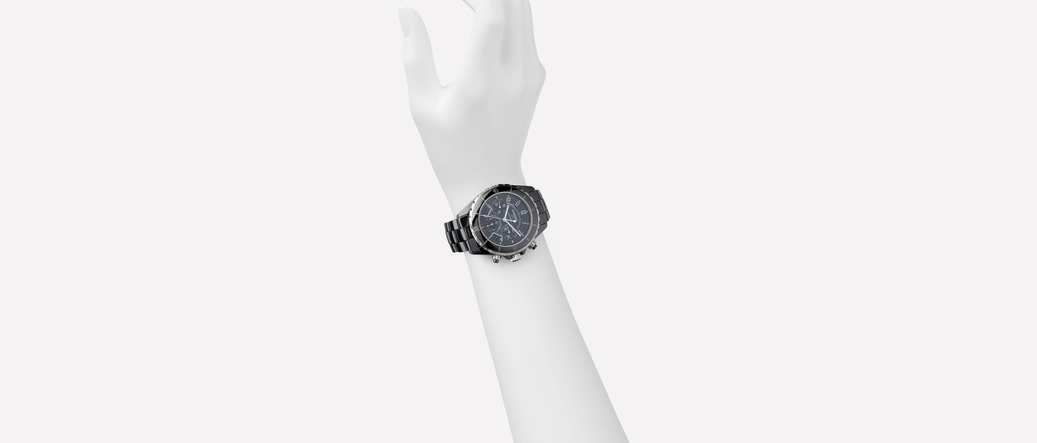 Montre chronographe automatique J12 en acier et céramique noire de Chanel Bon état - En vente à Firenze, IT