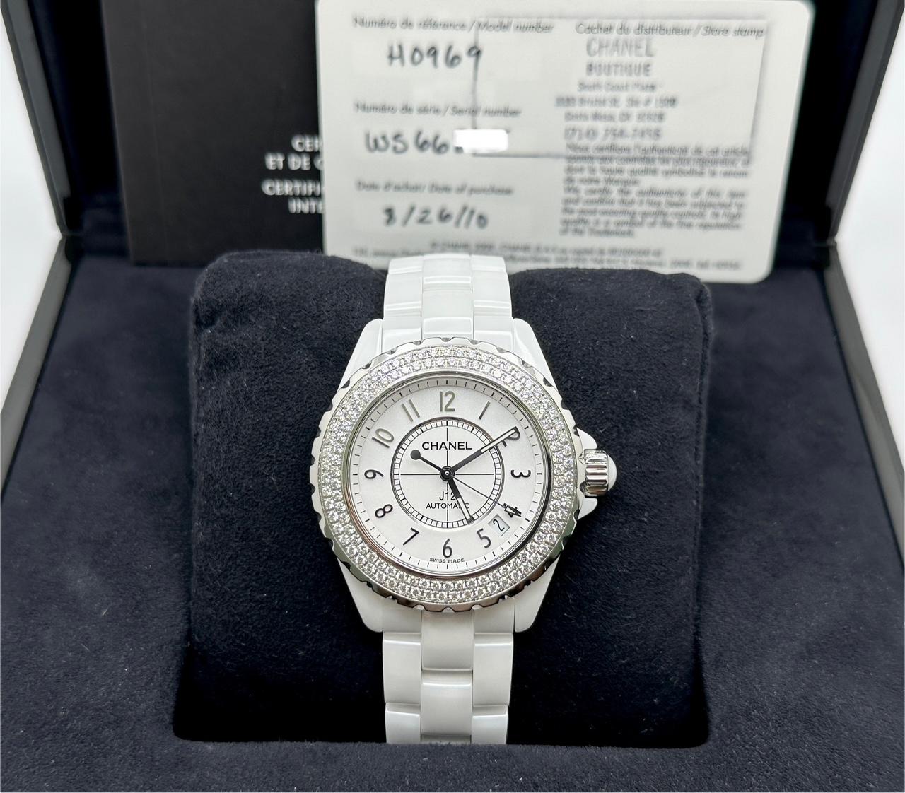 Style Number: H0969



Year: 2010

 

Model: Chanel J12

 

Case Material: White Ceramic

 

Band: White Ceramic

  

Bezel: Factory Double Row Diamond Bezel

 

Dial: White

 

Crystal: Sapphire Crystal

 

Case Size: 38mm

 

Includes: 

-Chanel