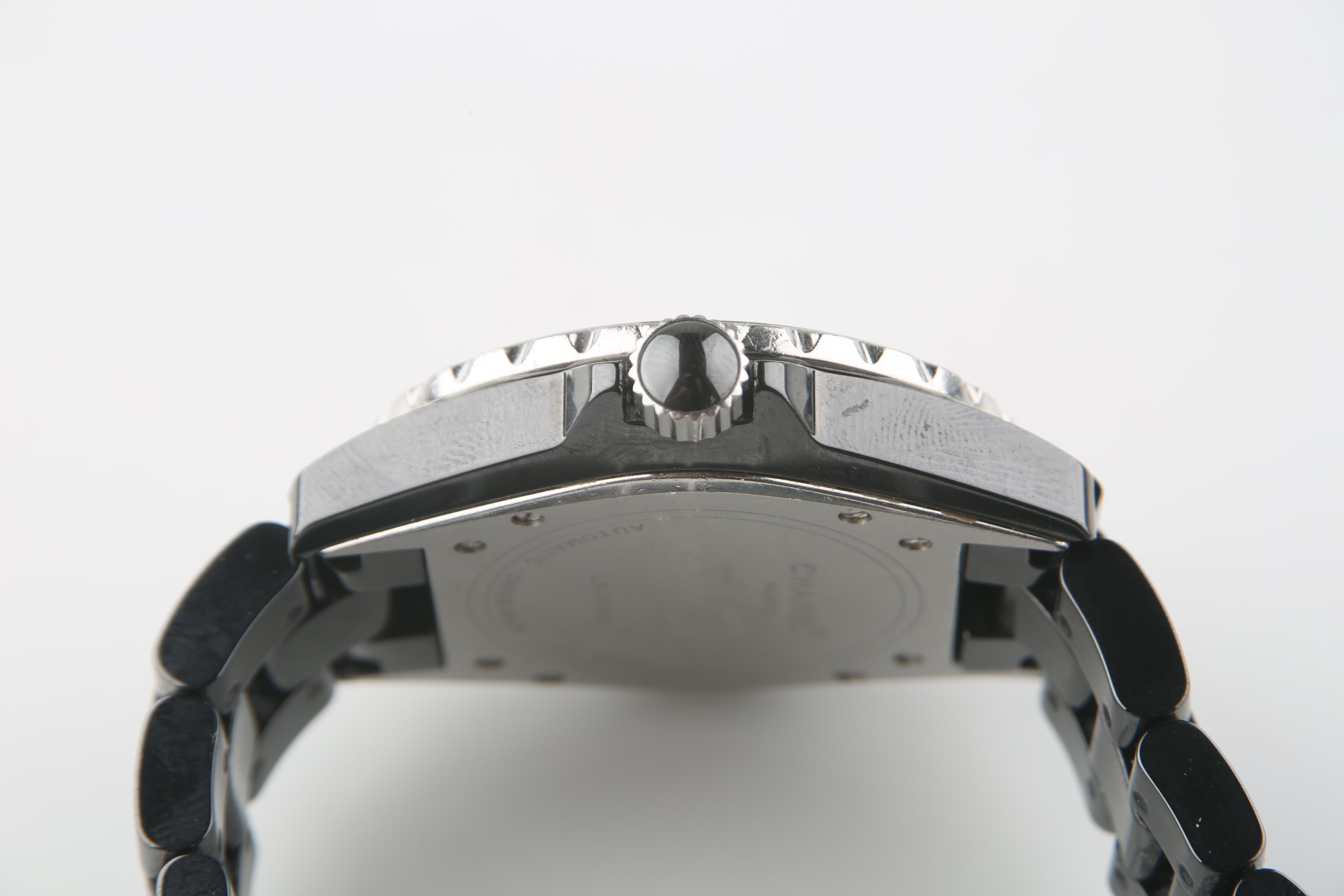 Montre-bracelet automatique Chanel J12 à cadran en acier, céramique noire et diamant H0685 en vente 1