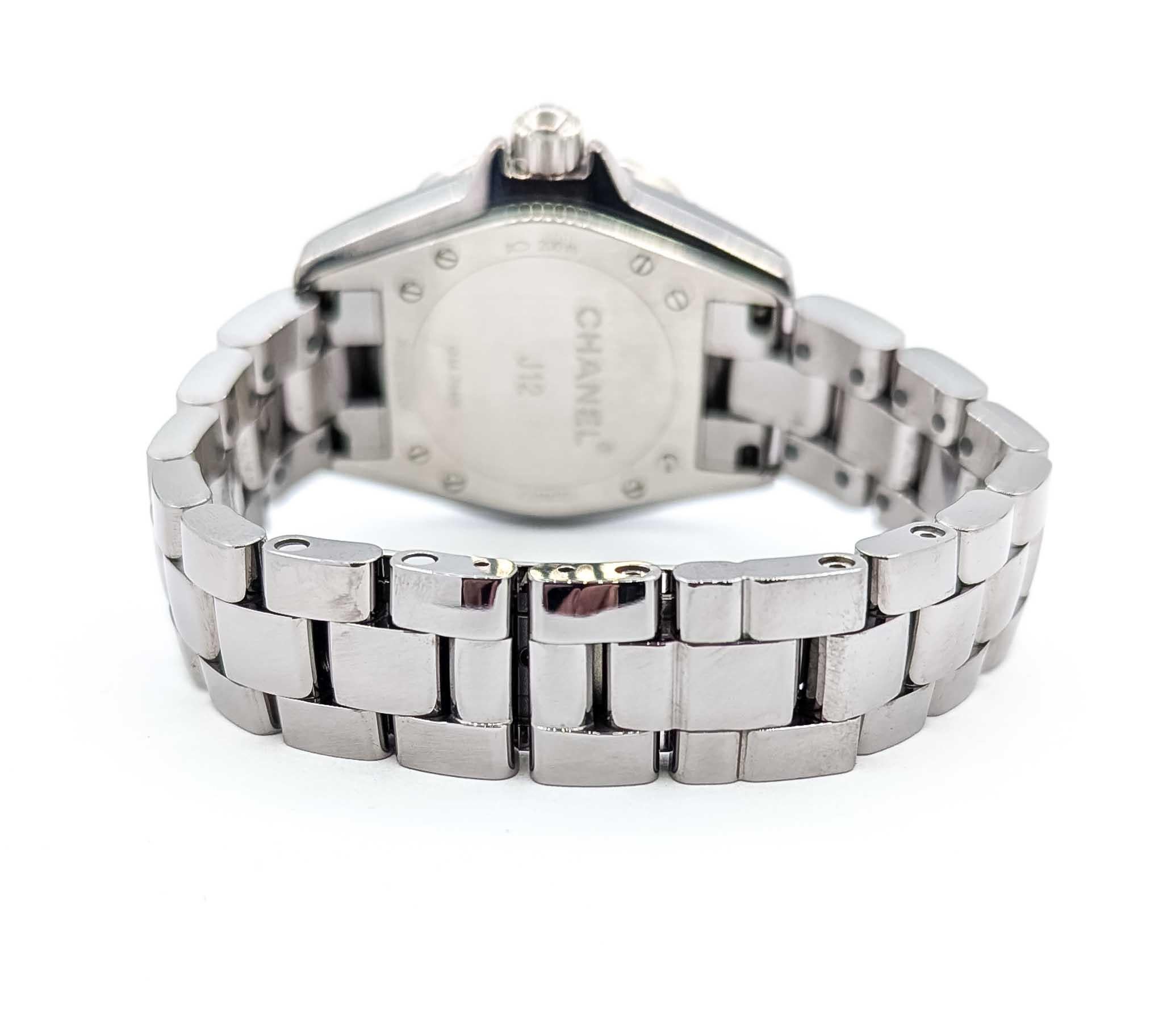 Reloj Chanel J12 Cerámica Gris 34mm - Elegancia Moderna e Intemporal en Excelente estado para la venta en Bloomington, MN