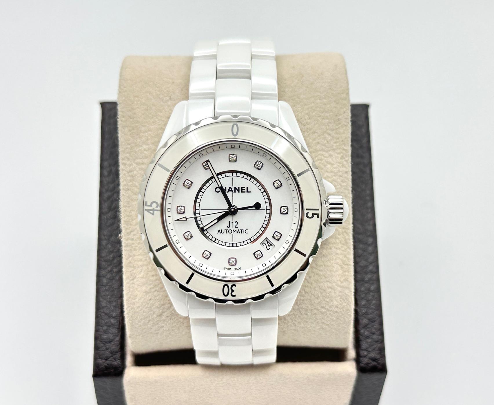 Style Number: H1629



Year: 2017

 

Model: Chanel J12

 

Case Material: White Ceramic 

 

Band: White Ceramic

 

Bezel: White Ceramic

 

Dial: Factory White Diamond Dial

 

Crystal: Sapphire Crystal

 

Case Size: 38mm

 

Includes: