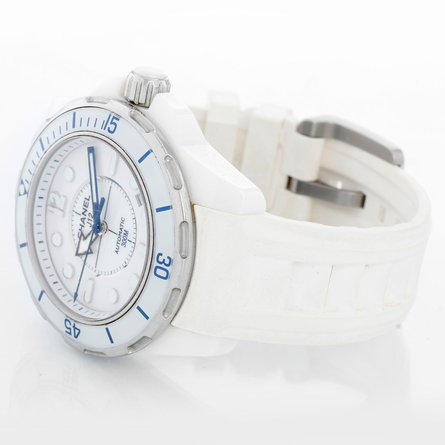 Chanel J12 Marine Ladies Ceramic Watch H2560 - Automatic winding with date. White ceramic case; stainless steel bezel with white bezel insert (38mm diameter). White dial with luminous style markers. White rubber strap with tang buckle. Pre-owned