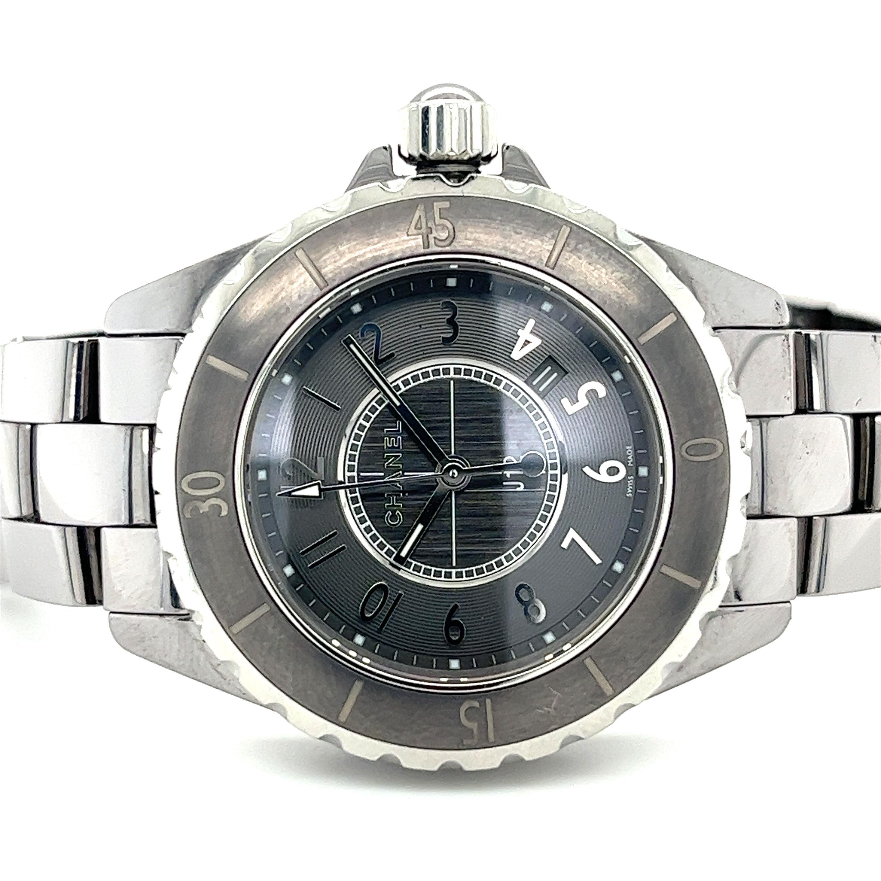 Chanel J12 Quartz Black Ceramic And Stainless Steel 33mm Ladies Wrist Watch with original Chanel watch box. Quartz movement.

- Brand: Chanel
- Gender: Ladies - Model: J12
- Model Number: H0682
- Swiss Made
- Movement: Quartz
- Case Diameter: 33