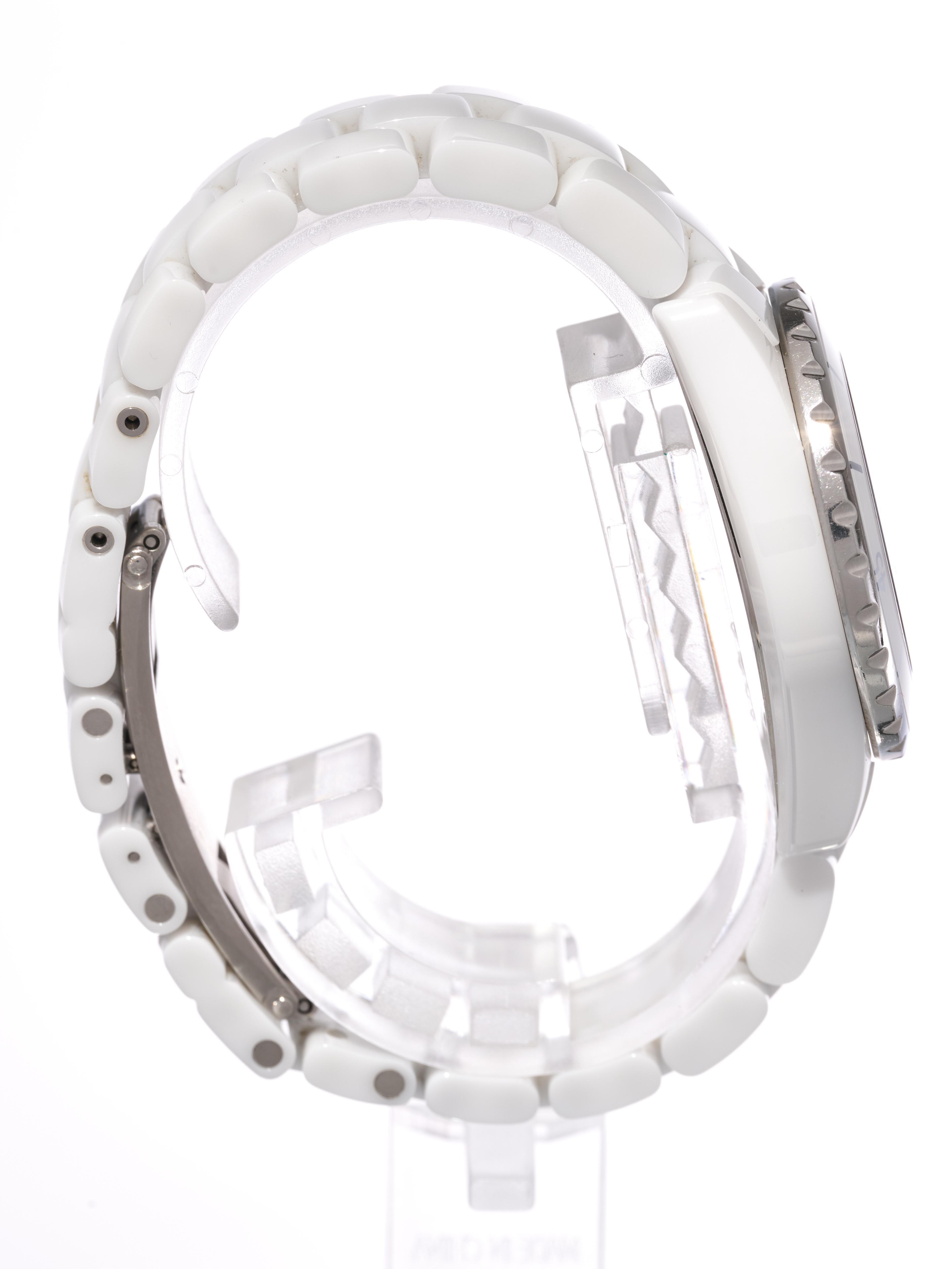 Chanel J12 White Ceramic 33mm Quartz Ladies Watch Boxed H0968 In Good Condition In London, GB
