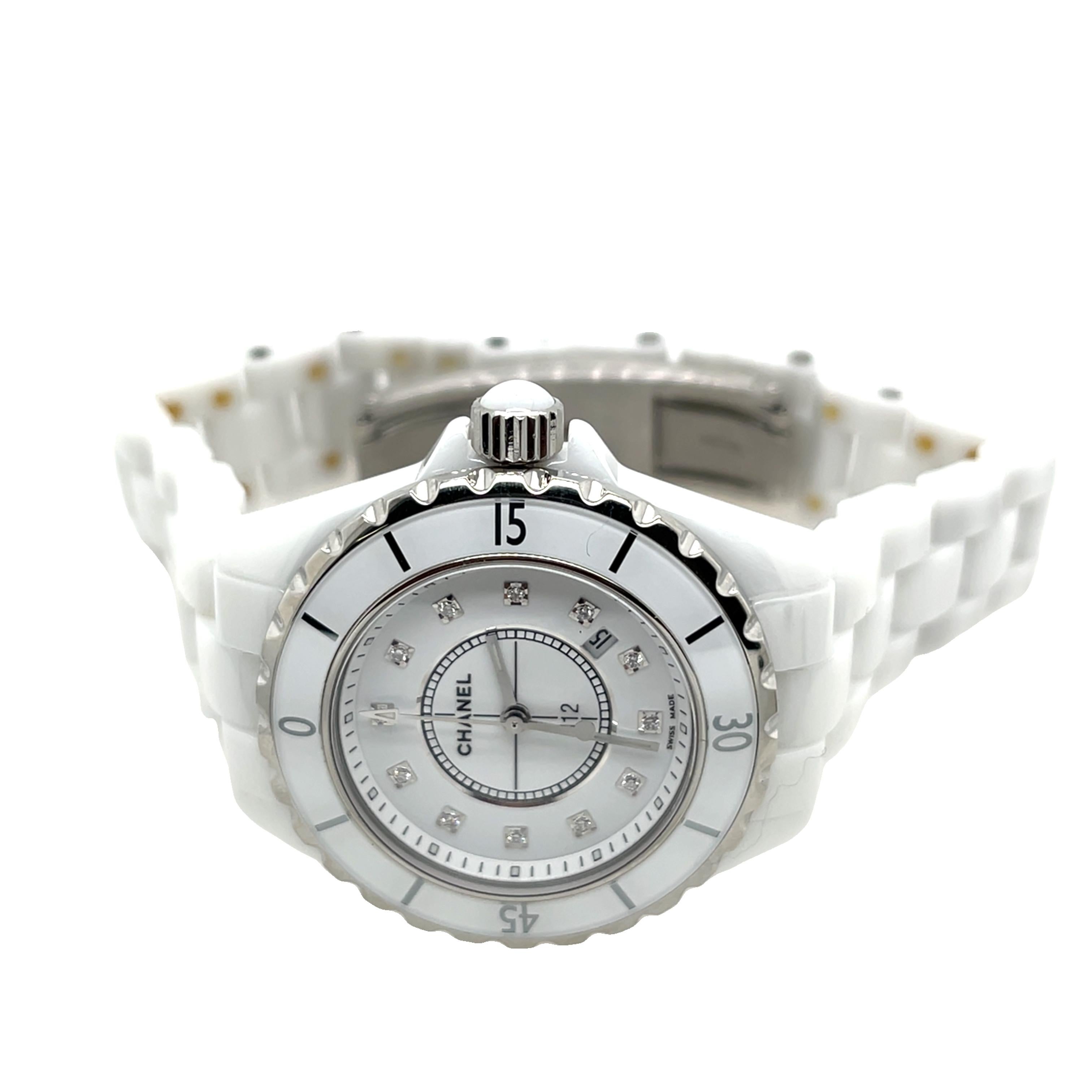 Taille ronde Chanel J12 Montre blanche en céramique, 38 mm en vente