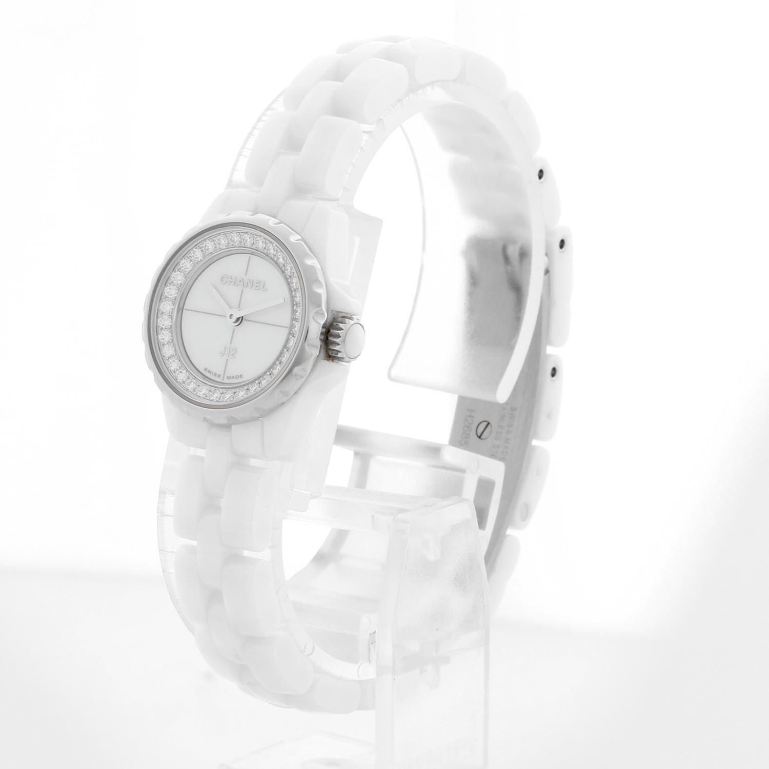 De las mujeres Chanel J12 Cerámica Blanca Bisel Diamante Señoras XS Mini Reloj H5237 en venta