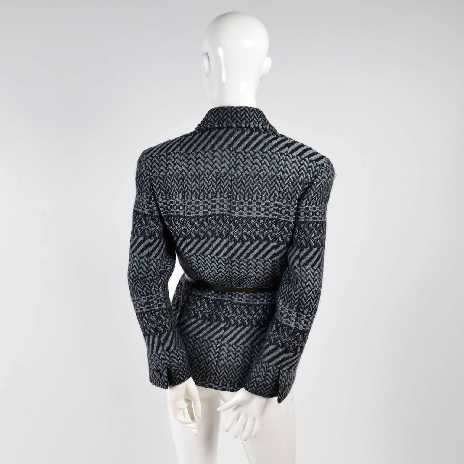 Chanel Jacke 2000 Wollblazer mit Gürteltaschen:: Pailletten und Strass-CC-Knöpfen im Zustand „Hervorragend“ in Portland, OR