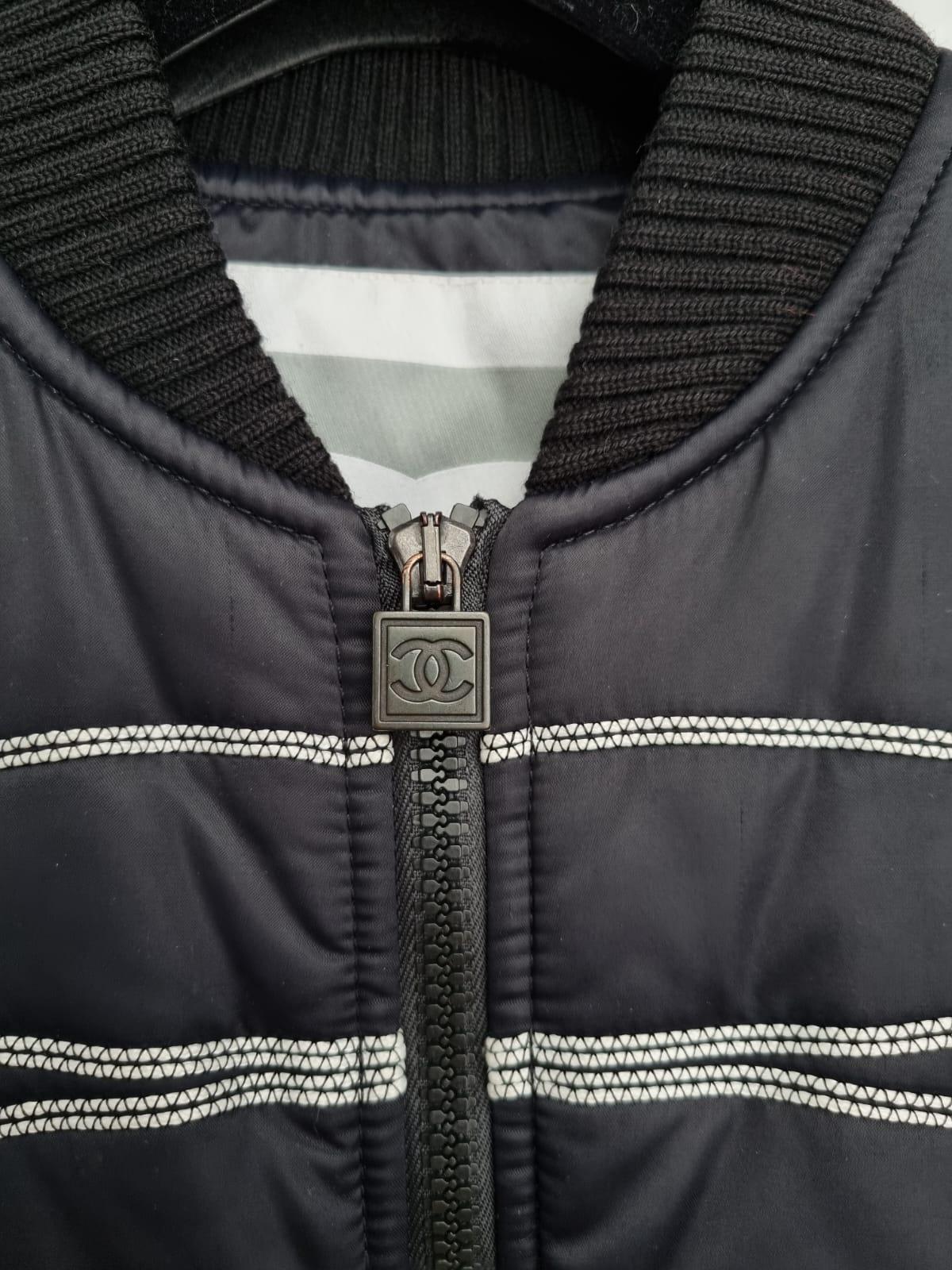 Veste Chanel avec nom Chanel au dos Unisexe en vente