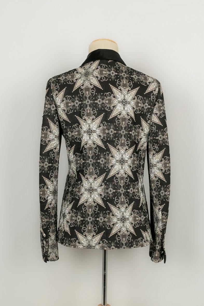 Chanel Jacket in Black and Silver Silk Brocade In Excellent Condition For Sale In SAINT-OUEN-SUR-SEINE, FR