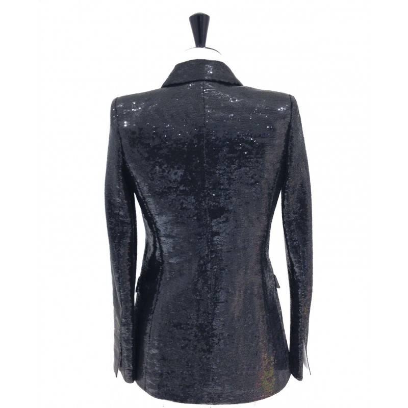 A must-have piece 

Sublime CHANEL jacket in black sequin. Size 40FR. In perfect condition

3 pockets, 1 button closure, black silk lining. 2009 Cruise collection.

Dimensions : total length: 74cm, Carrure (flat measure): 40cm, chest (measured