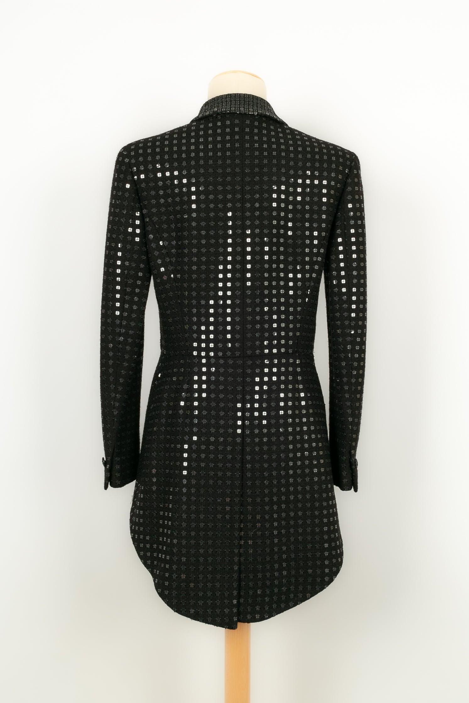 Veste Chanel en laine noire cousue avec des sequins transparents, 2002 Excellent état - En vente à SAINT-OUEN-SUR-SEINE, FR