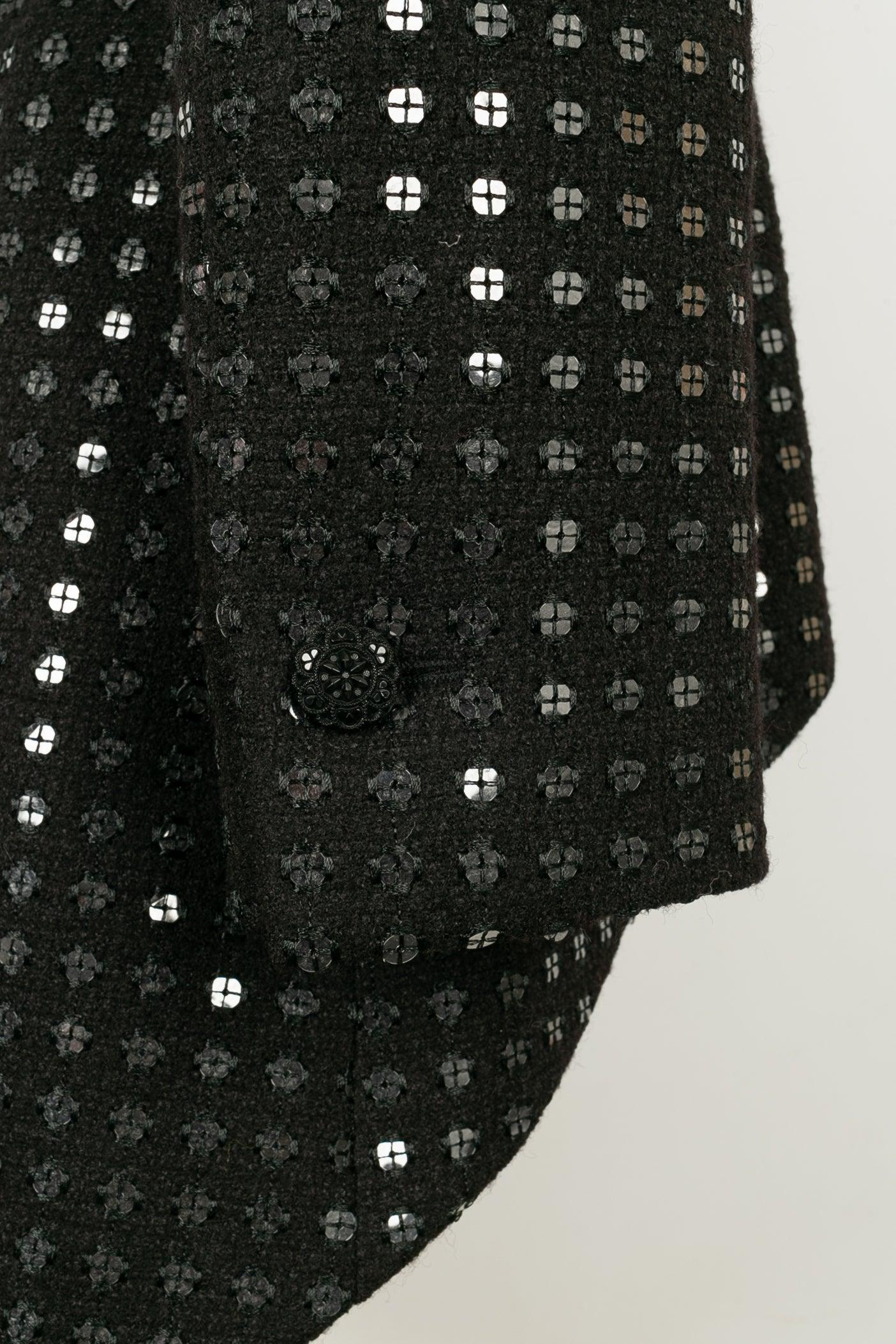 Veste Chanel en laine noire cousue avec des sequins transparents, 2002 en vente 1