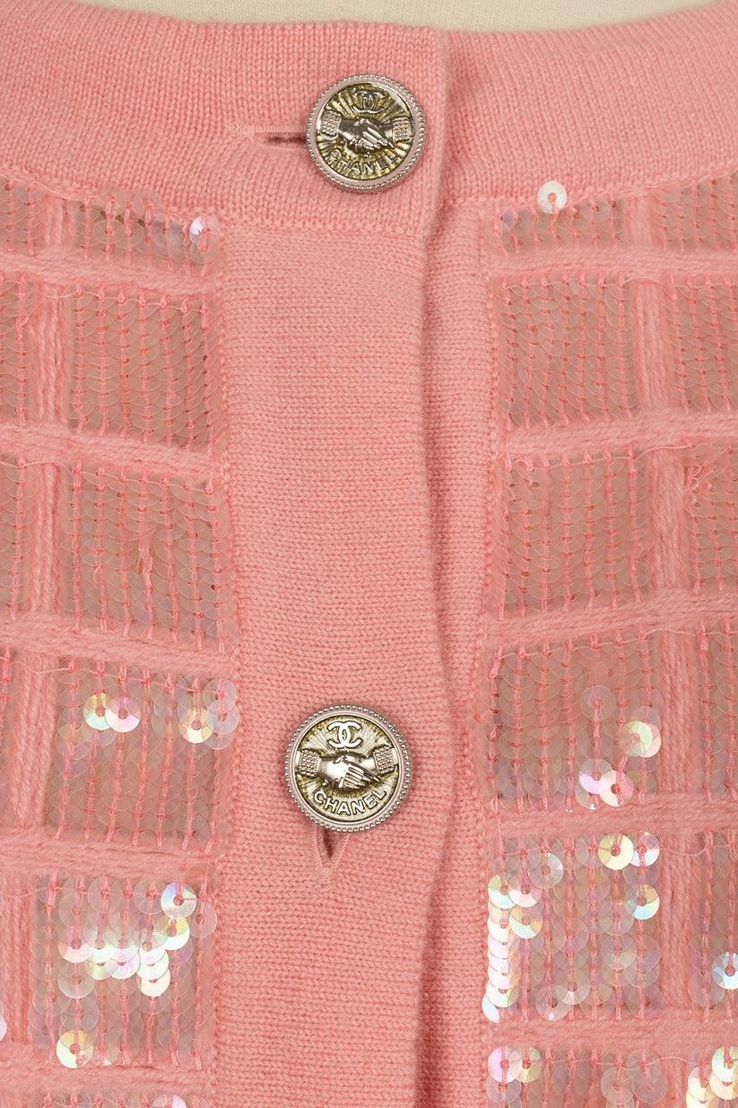 Chanel Jacket in Pink Cashmere Gilet Embroidered with Sequins In Excellent Condition In SAINT-OUEN-SUR-SEINE, FR