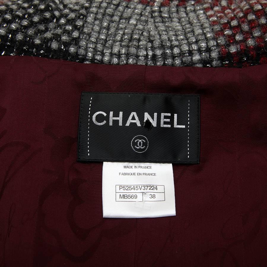 CHANEL Jacket in Red, Silver Black Check Tweed size 38FR For Sale 9