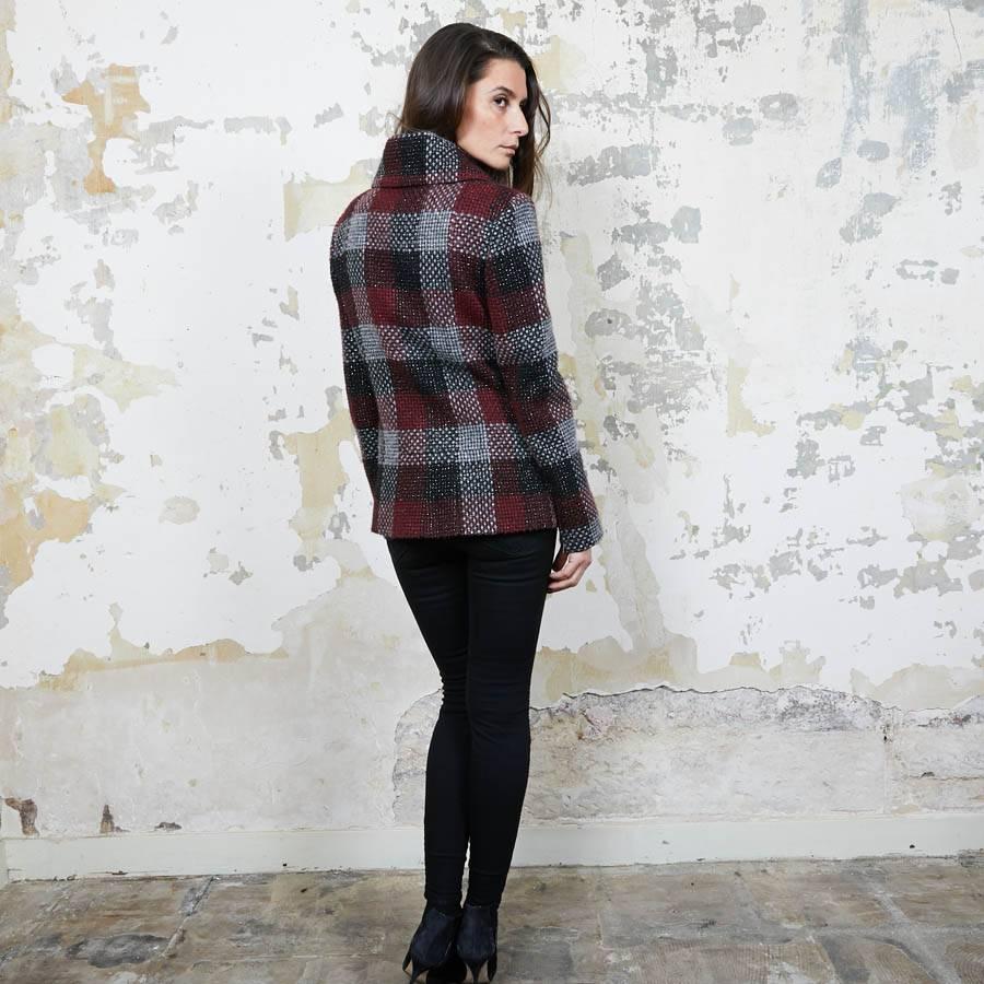 Giacca CHANEL in tweed rosso, argento e nero taglia 38FR in vendita 5