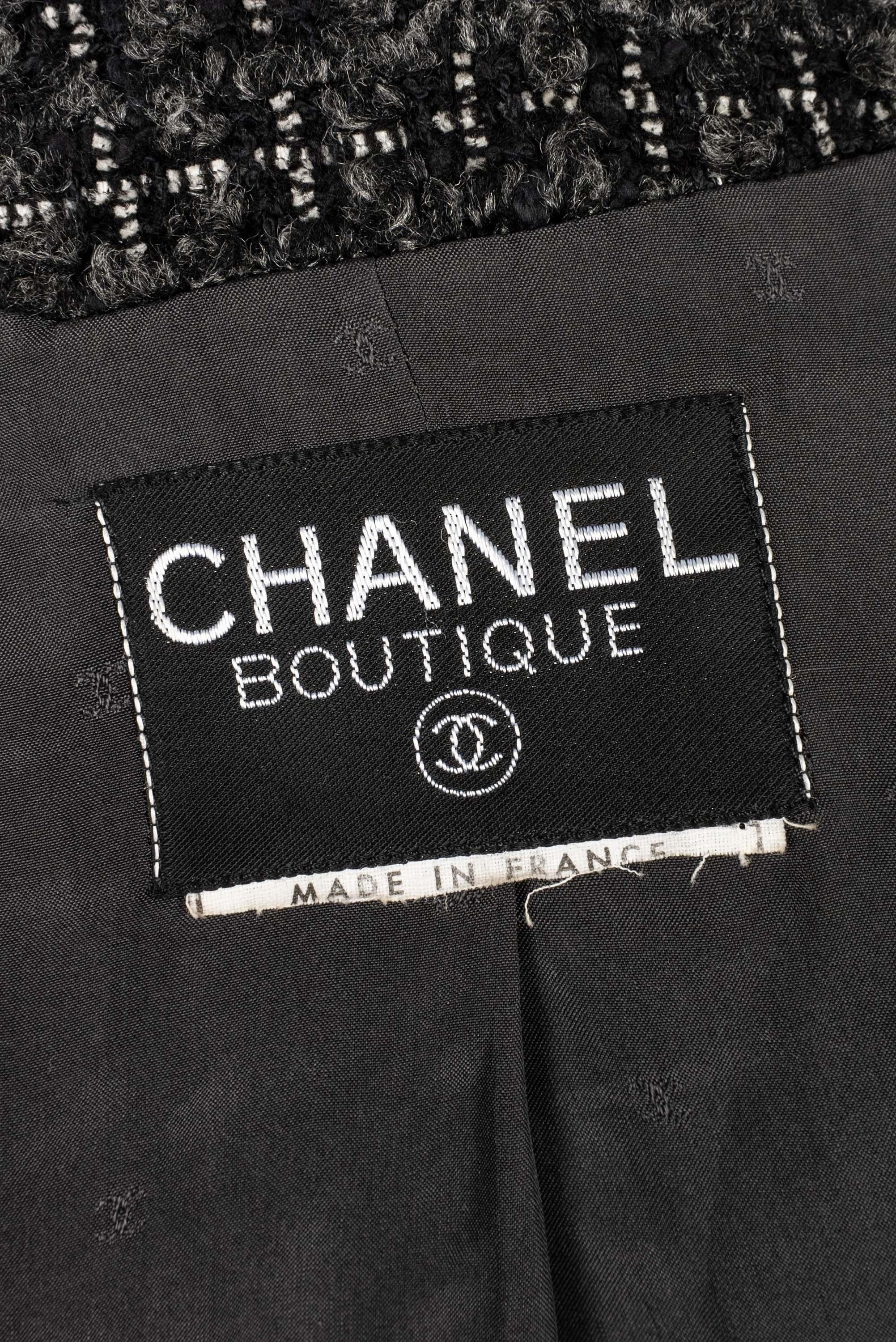 Chanel jacket in tweed 1990s For Sale 8