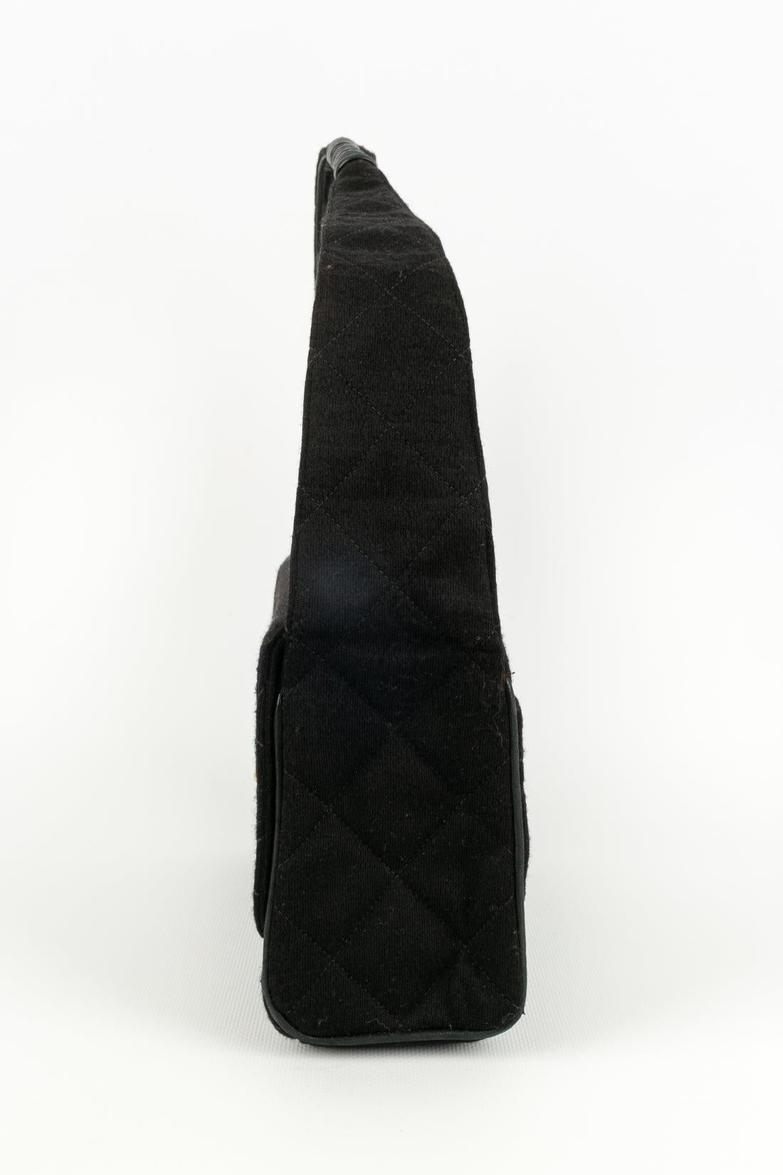 Noir Sac Chanel en jersey et cuir noir